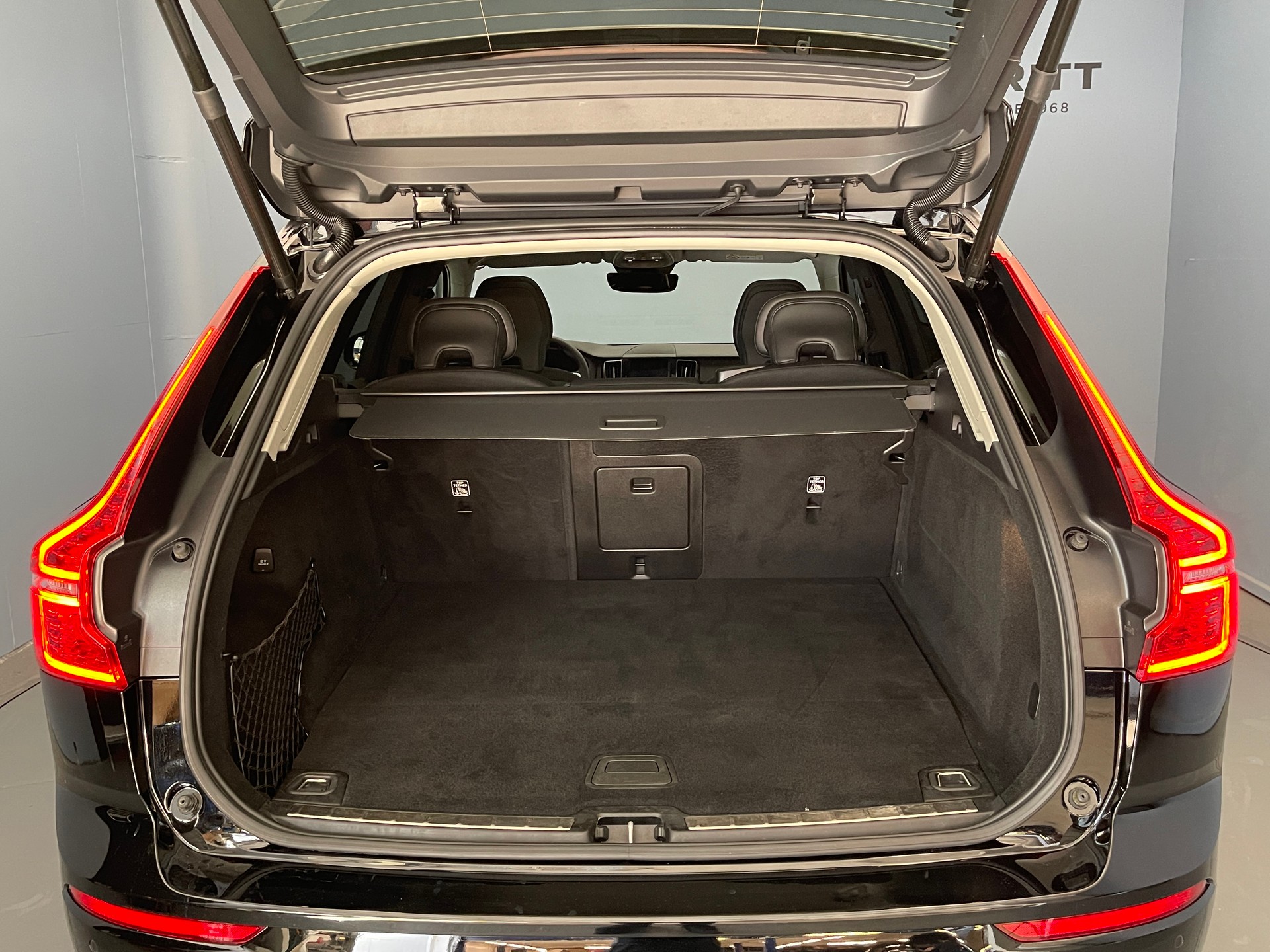 VOLVO XC60 2.0 T6 TE Core eAWD-image-6