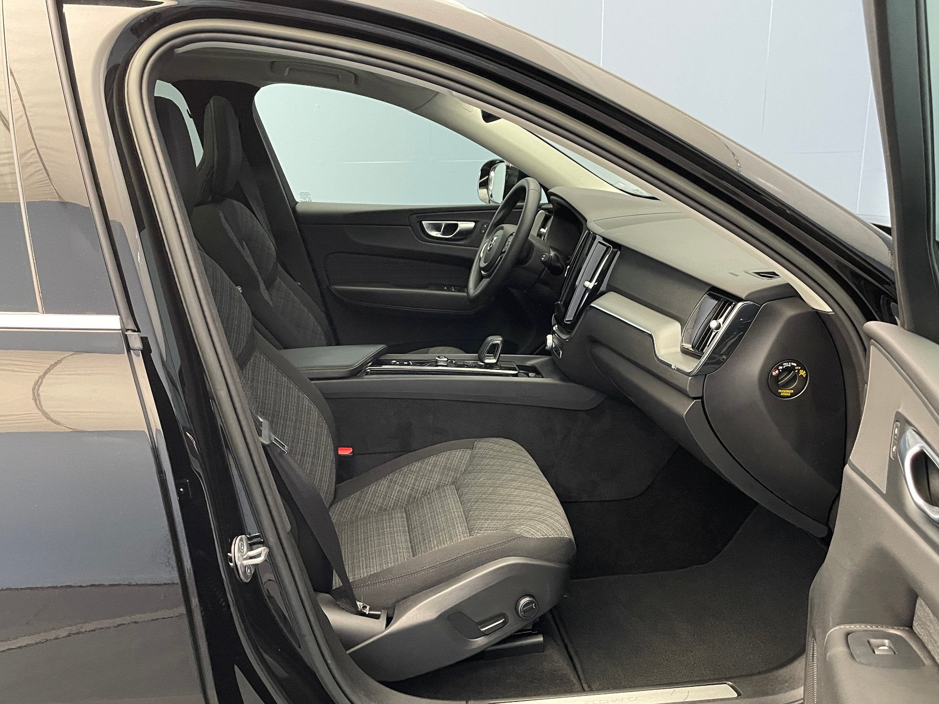 VOLVO XC60 2.0 T6 TE Core eAWD-image-7