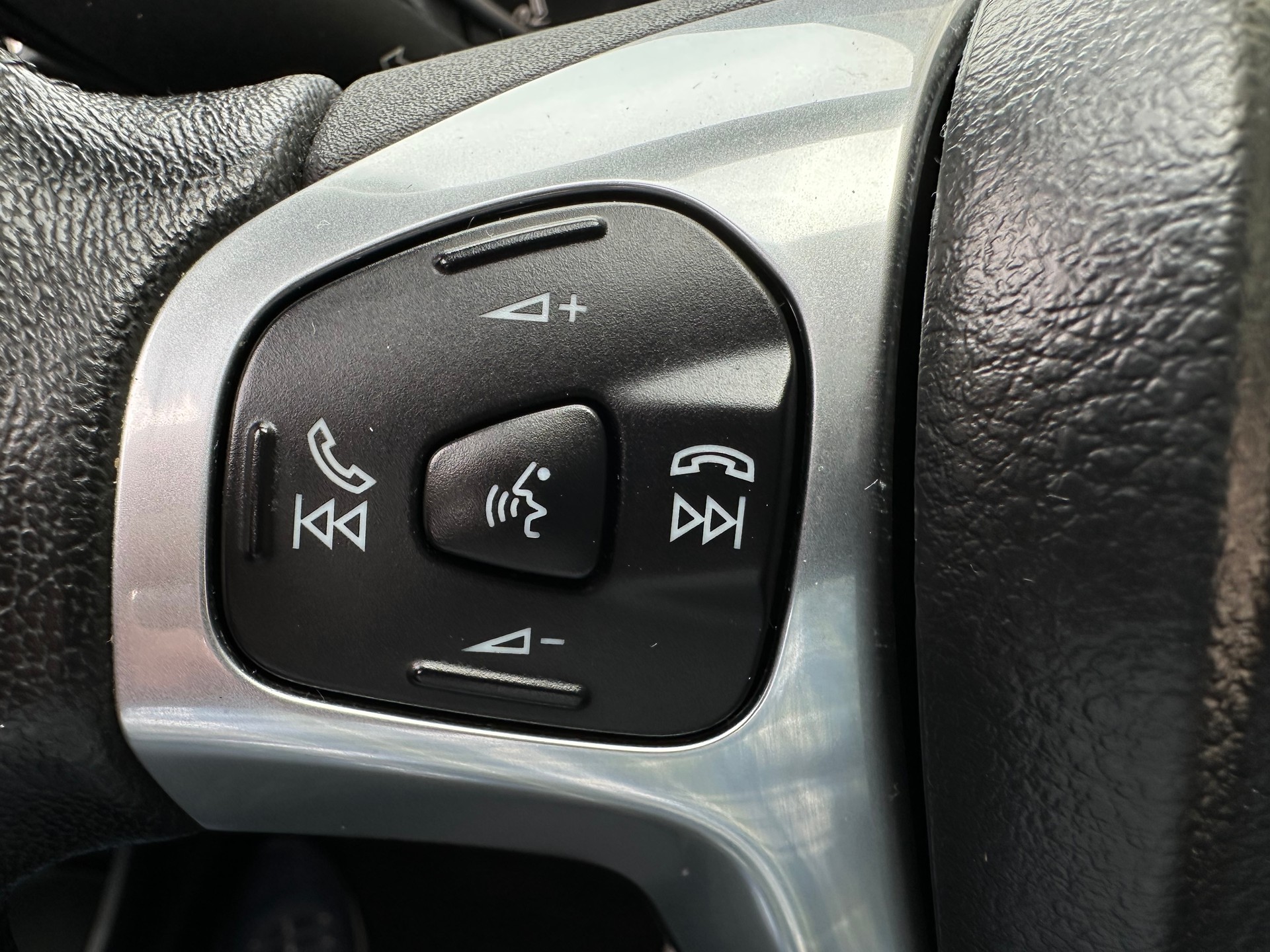 FORD B-Max 1.0 SCTi Titanium-image-21