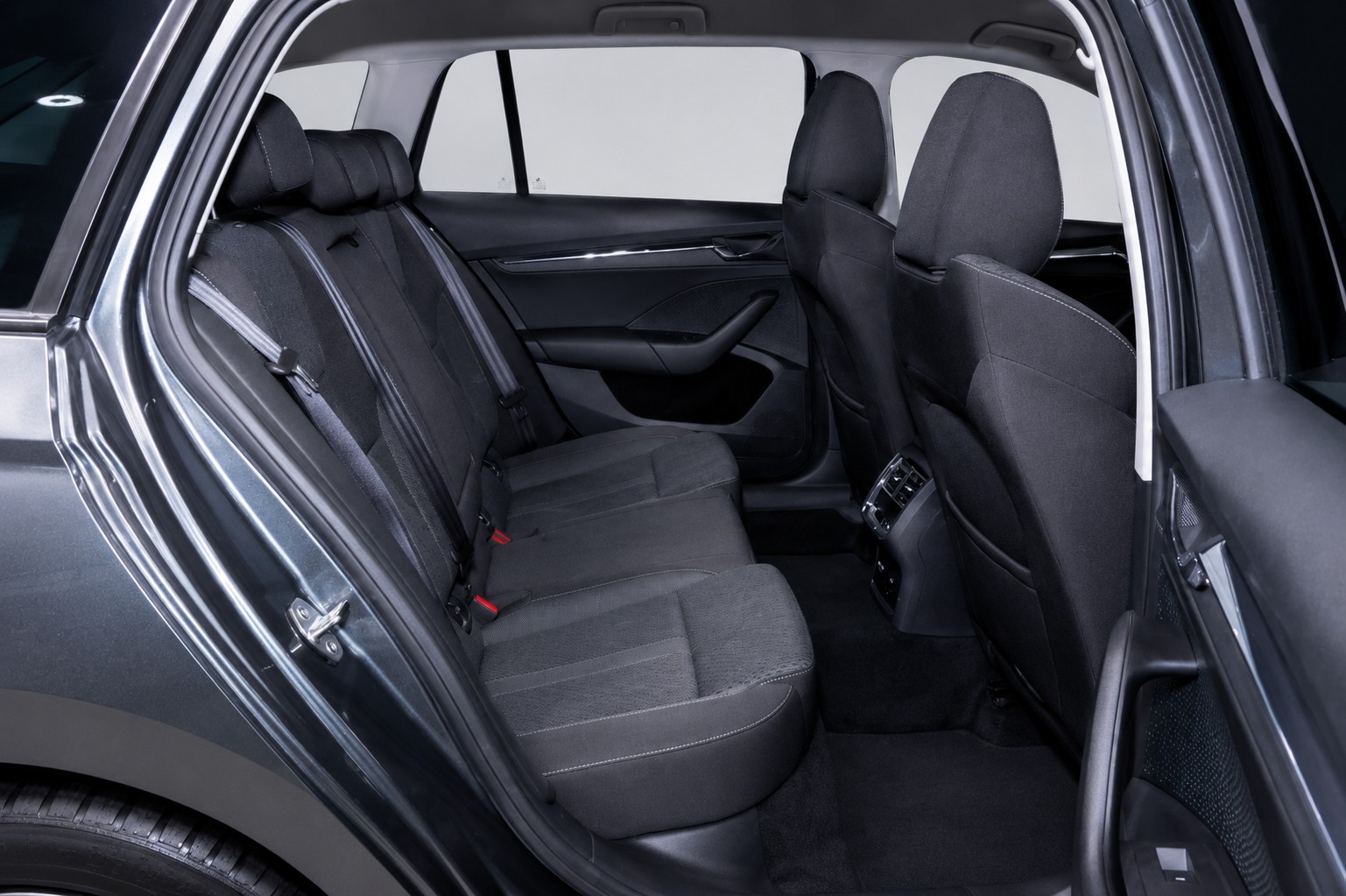 SKODA Octavia Combi 2.0 TDI 150 Style DSG-image-9
