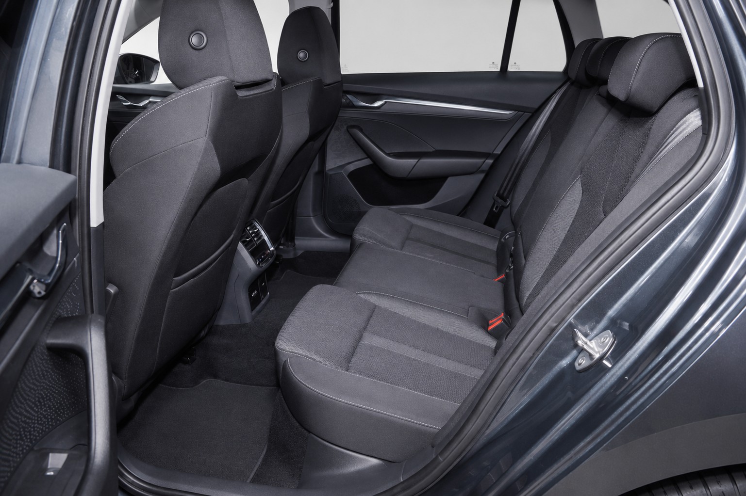 SKODA Octavia Combi 2.0 TDI 150 Style DSG-image-8