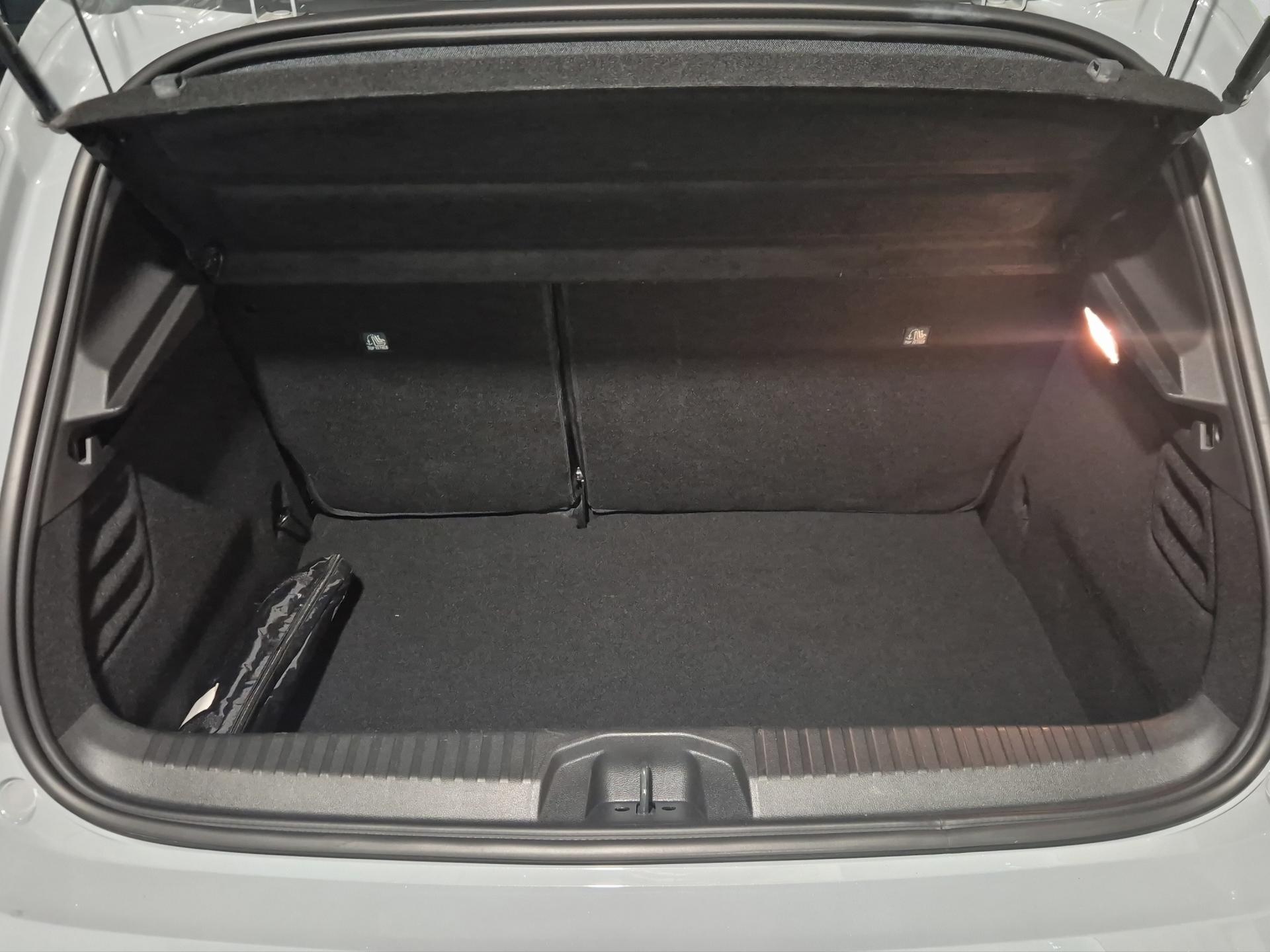 RENAULT Clio 1.6 E-Tech Esprit Alpine-image-15