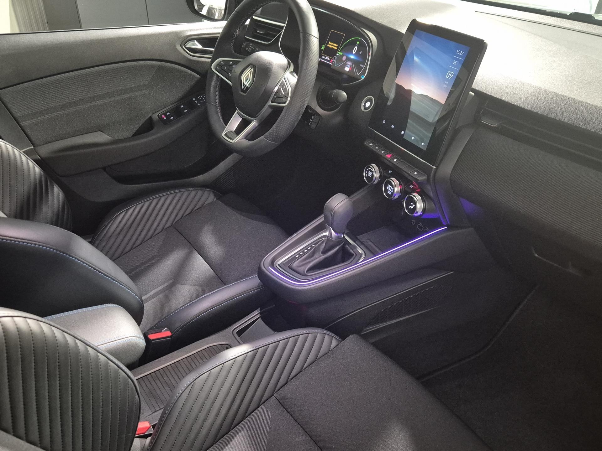 RENAULT Clio 1.6 E-Tech Esprit Alpine-image-18