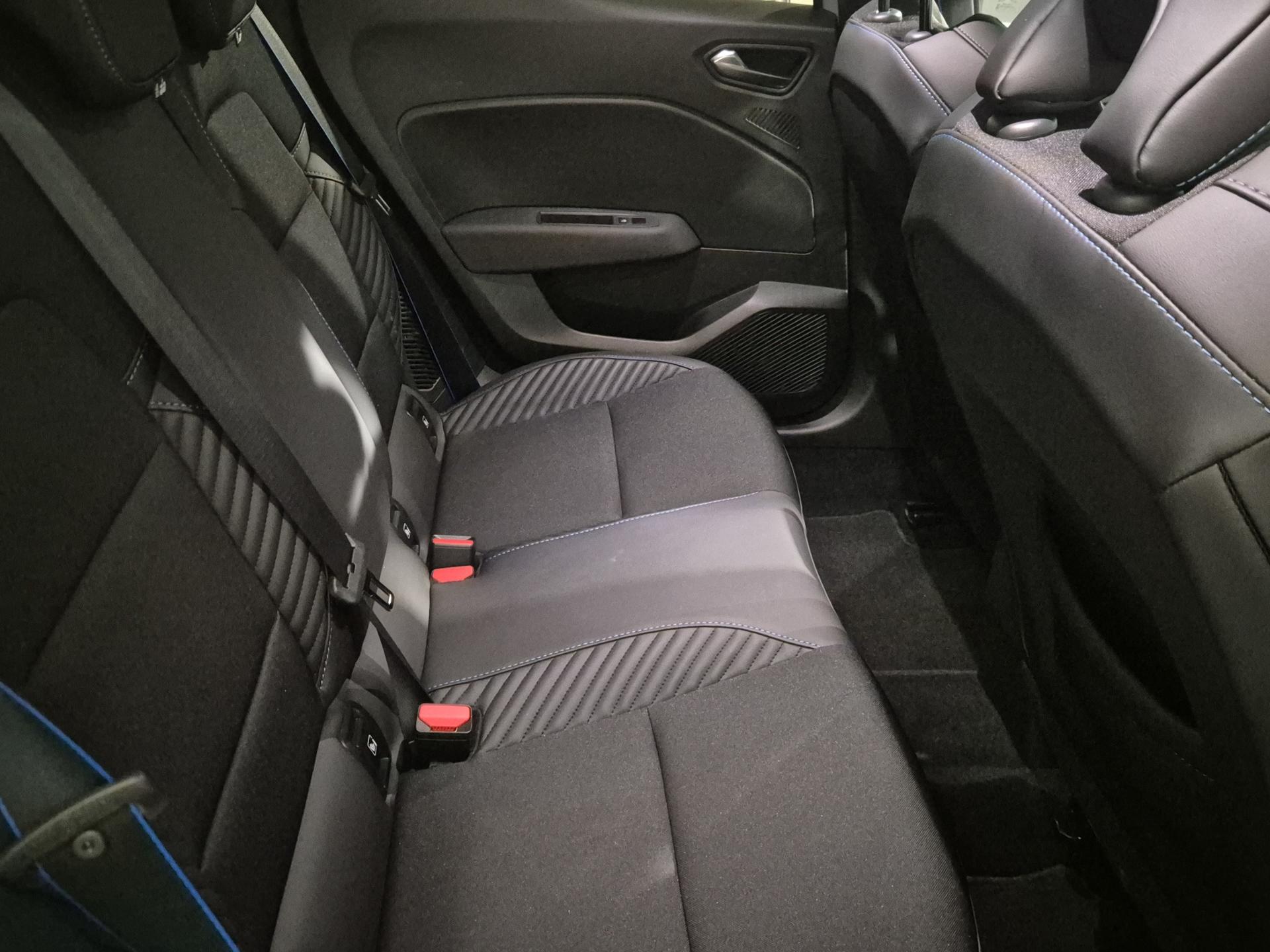 RENAULT Clio 1.6 E-Tech Esprit Alpine-image-19