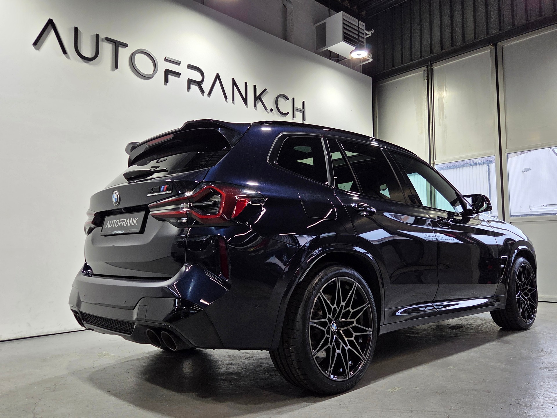 BMW X3 M Competition-showroom-element-2