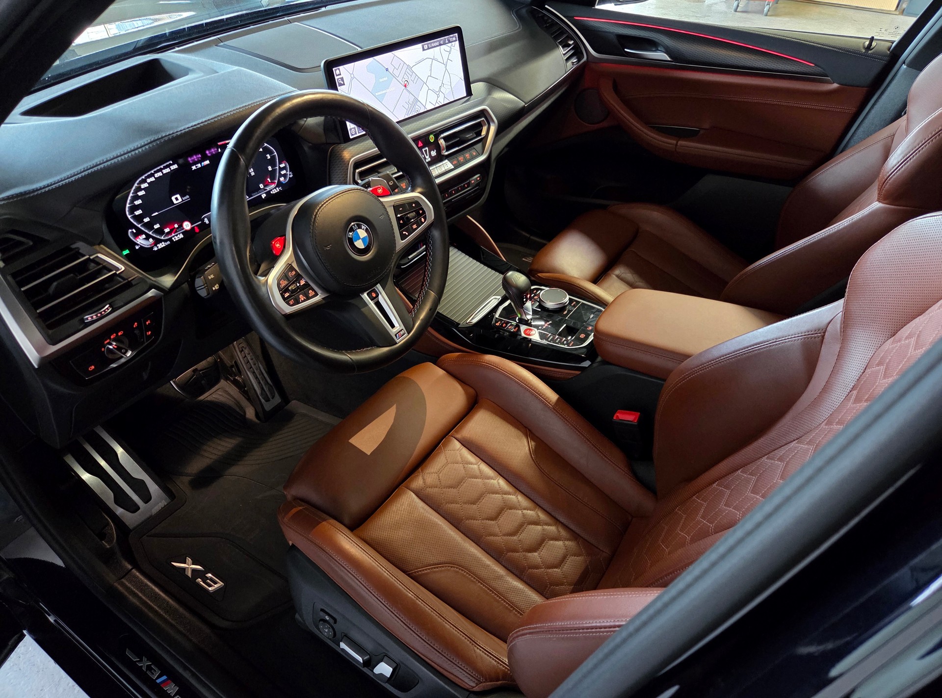 BMW X3 M Competition-showroom-element-3