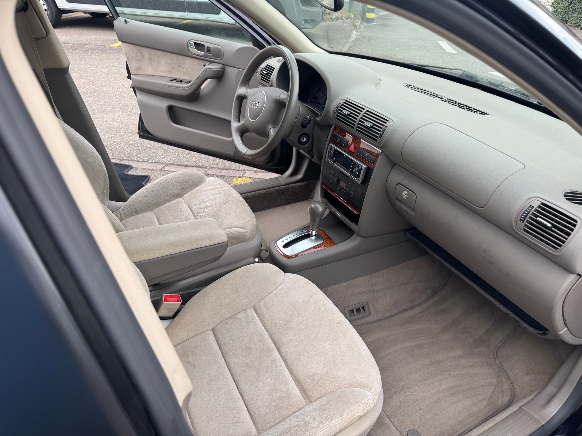AUDI A3 1.8 T Attraction-image-6