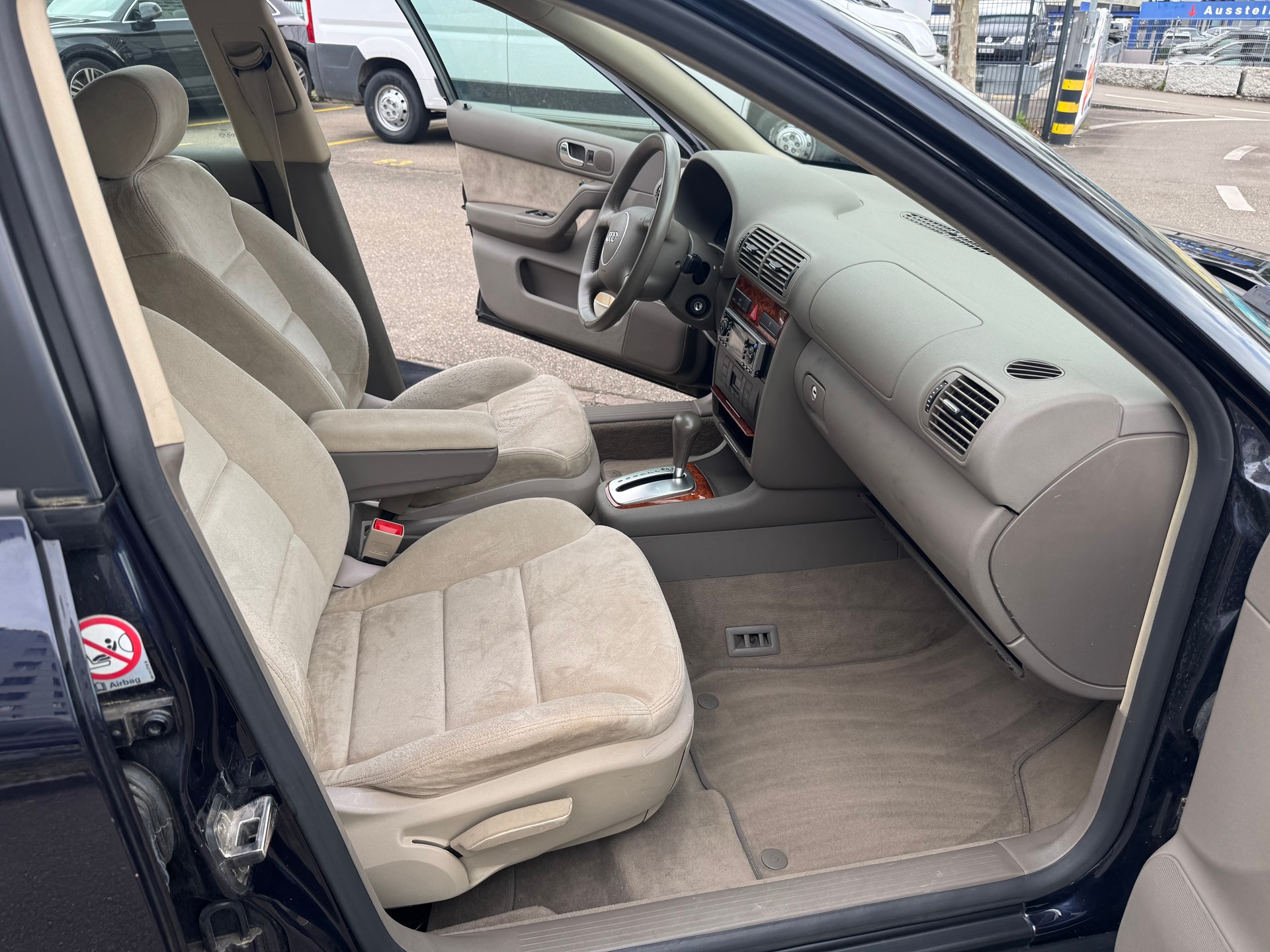 AUDI A3 1.8 T Attraction-image-4