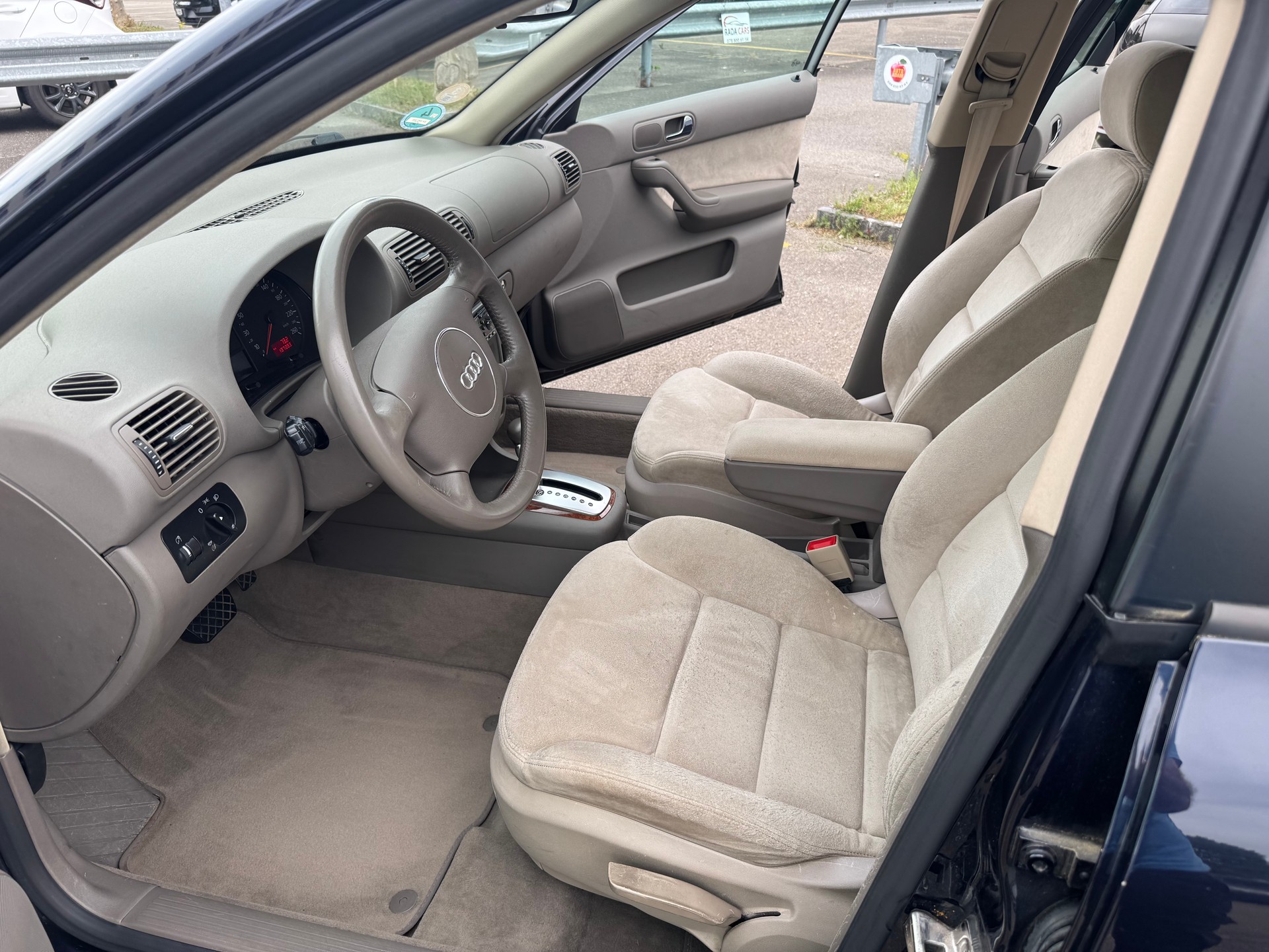 AUDI A3 1.8 T Attraction-image-7