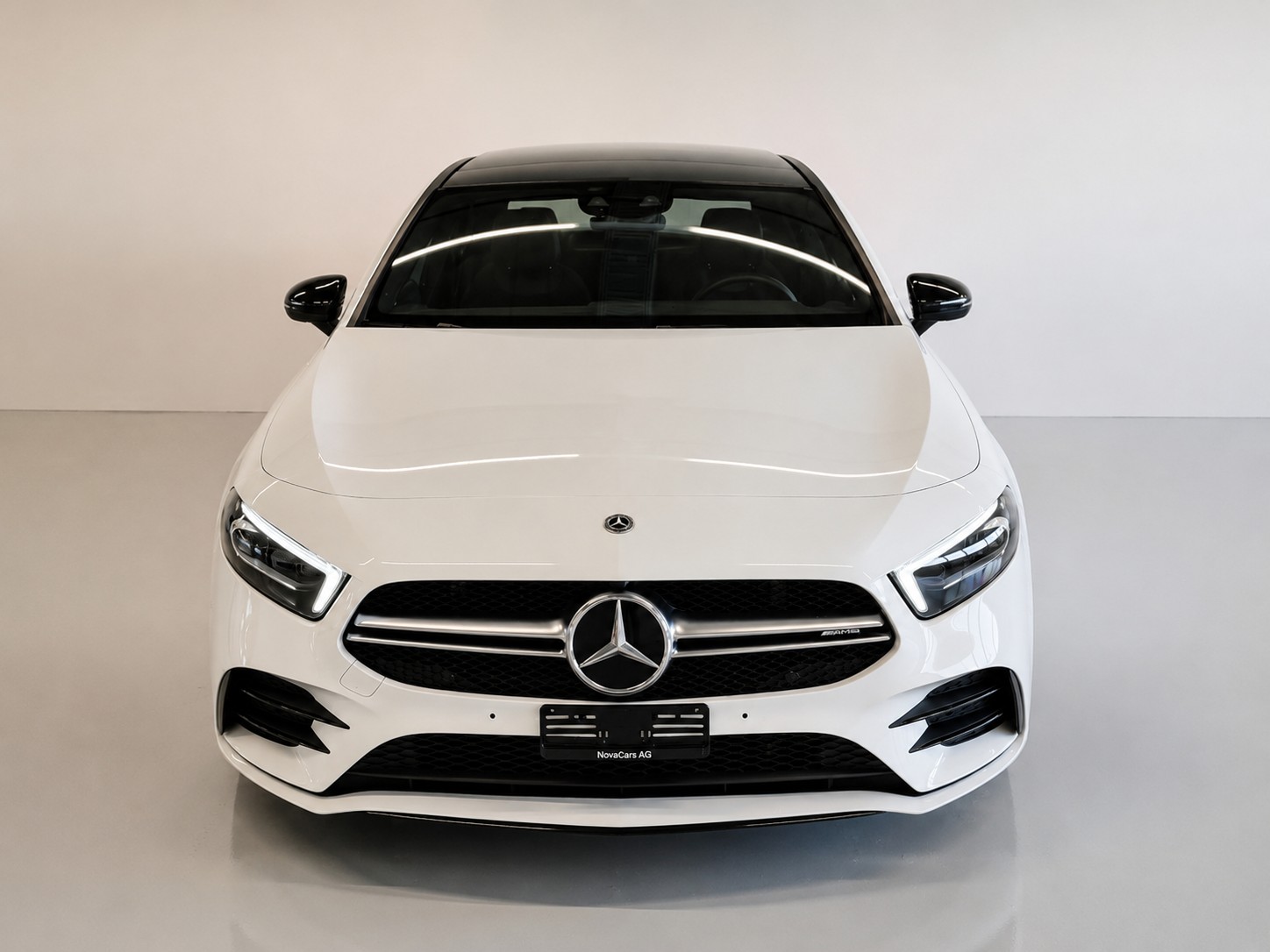 MERCEDES-BENZ A 35 AMG 4Matic Speedshift Limousine-showroom-element-2