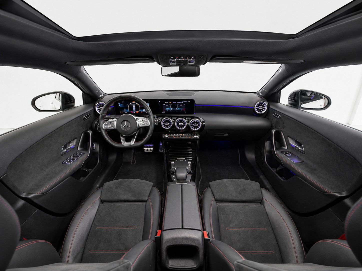 MERCEDES-BENZ A 35 AMG 4Matic Speedshift Limousine-image-19