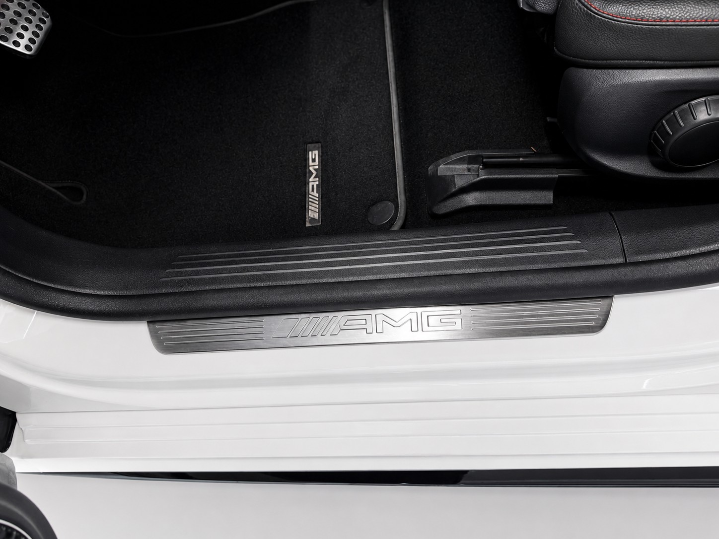 MERCEDES-BENZ A 35 AMG 4Matic Speedshift Limousine-image-28