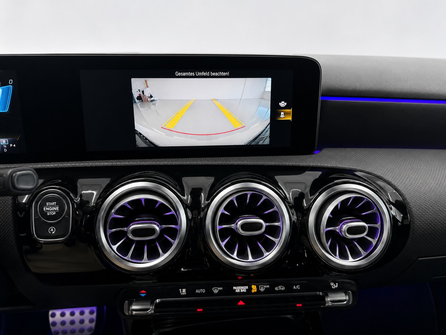 MERCEDES-BENZ A 35 AMG 4Matic Speedshift Limousine-image-23
