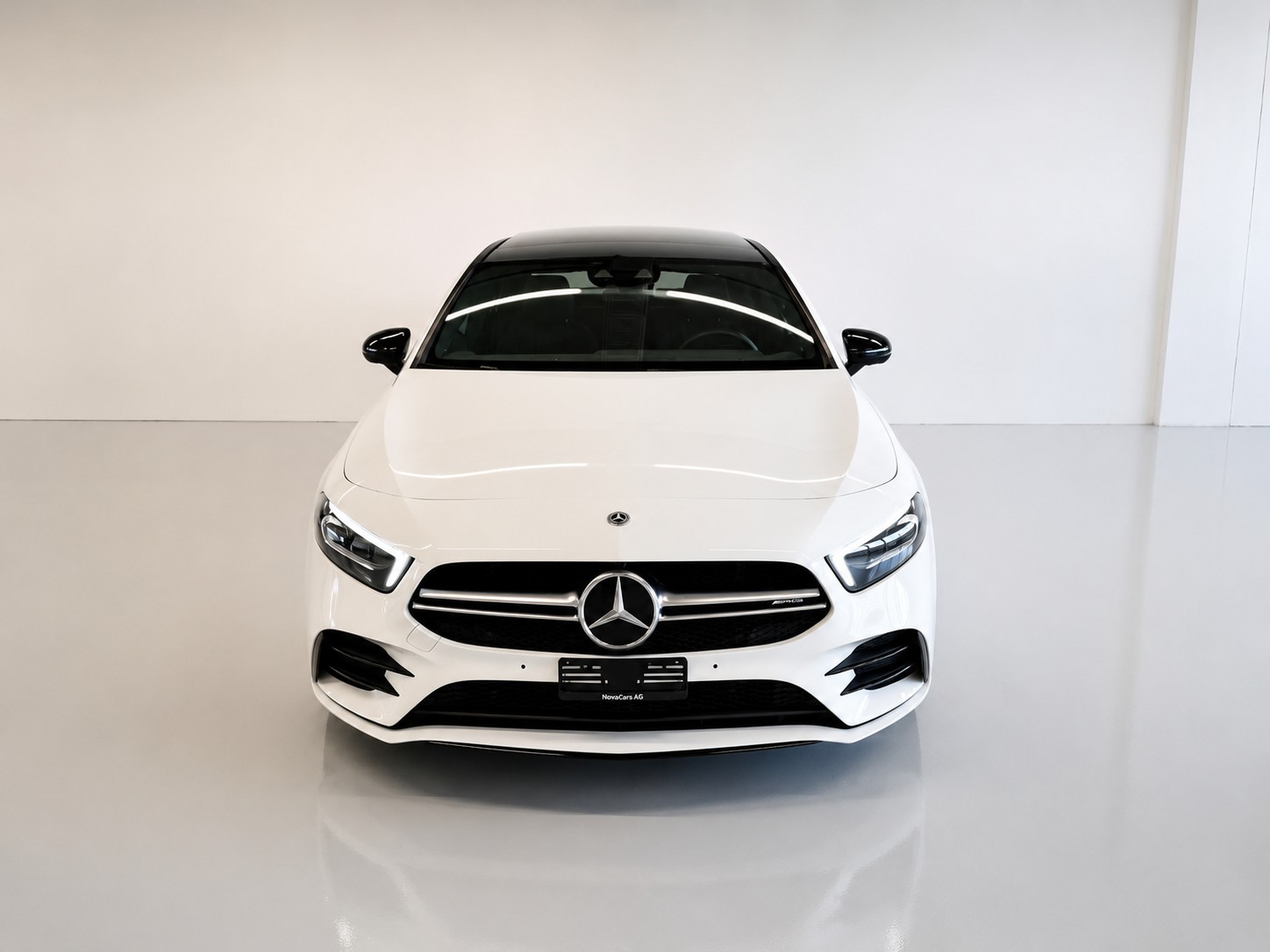 MERCEDES-BENZ A 35 AMG 4Matic Speedshift Limousine-showroom-element-1