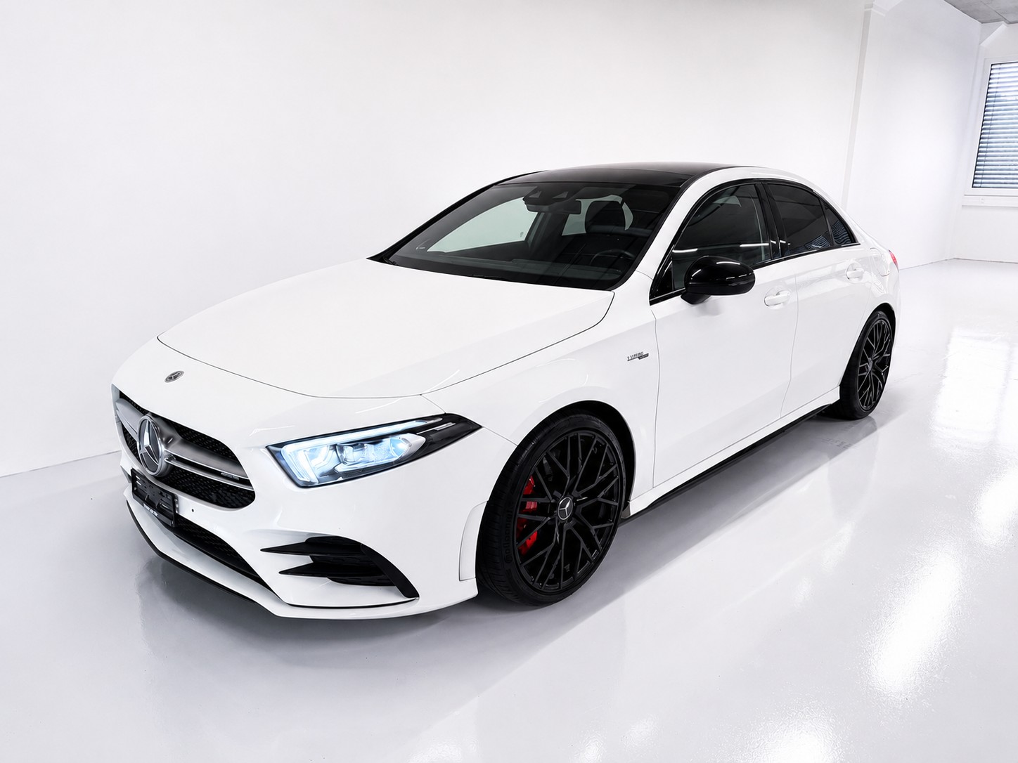 MERCEDES-BENZ A 35 AMG 4Matic Speedshift Limousine-image-4