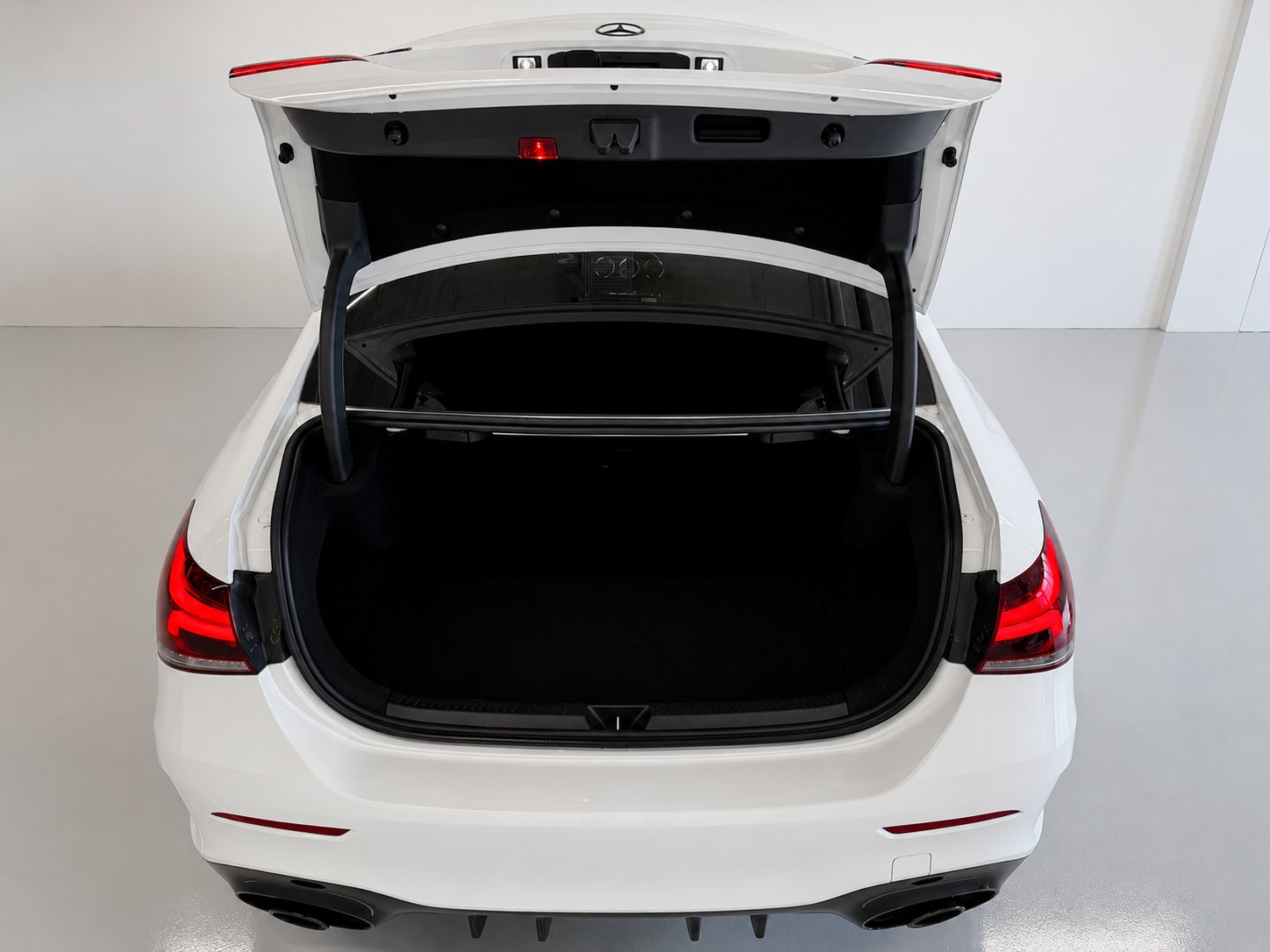 MERCEDES-BENZ A 35 AMG 4Matic Speedshift Limousine-image-30