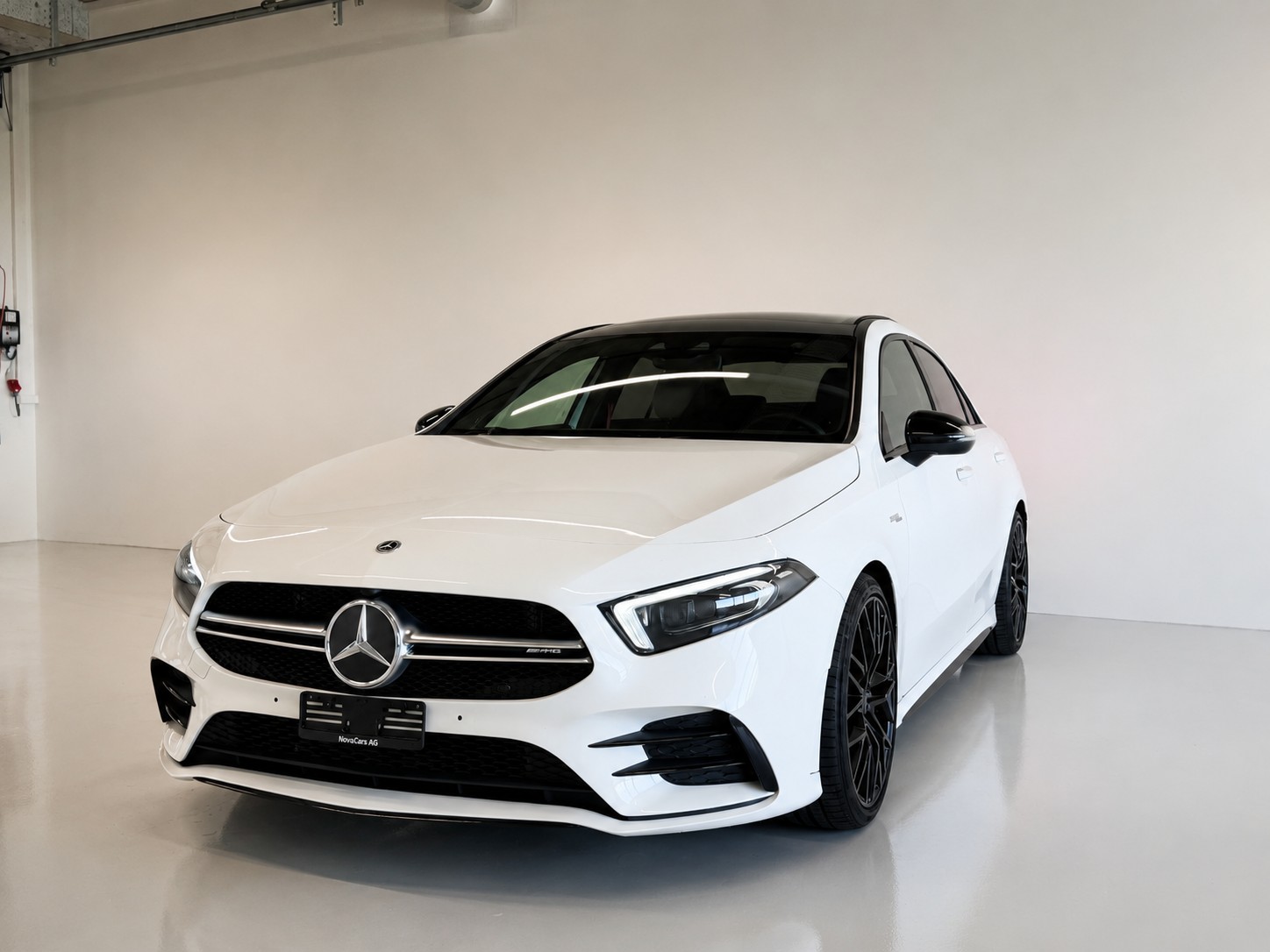 MERCEDES-BENZ A 35 AMG 4Matic Speedshift Limousine-image-5