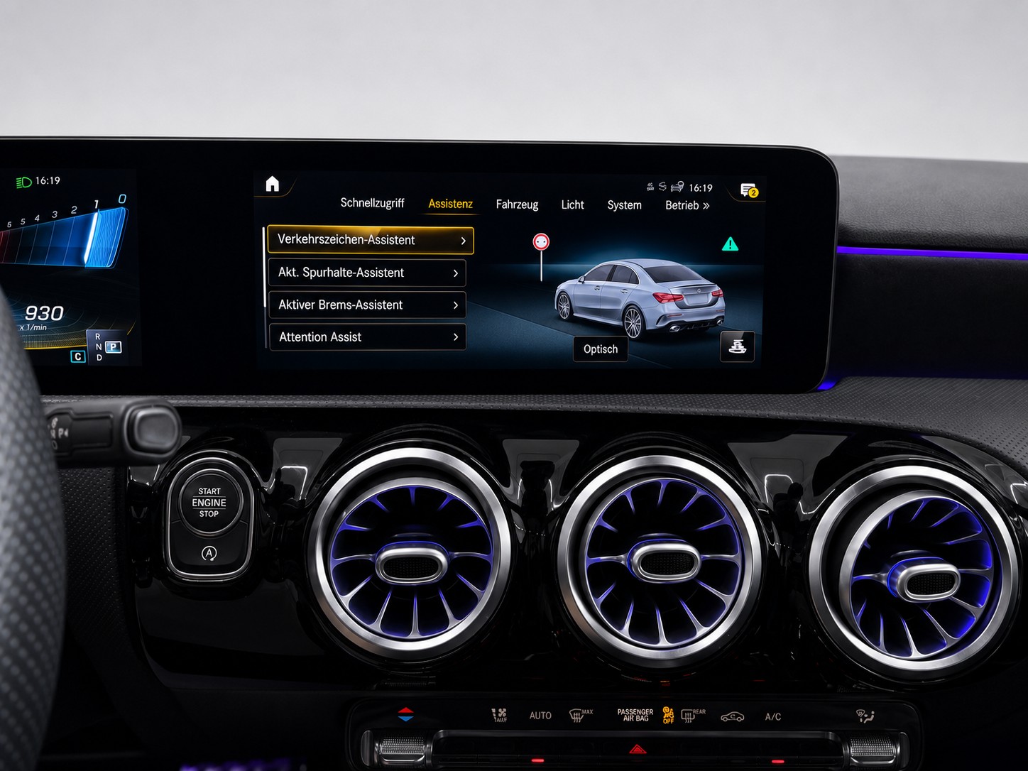 MERCEDES-BENZ A 35 AMG 4Matic Speedshift Limousine-image-25