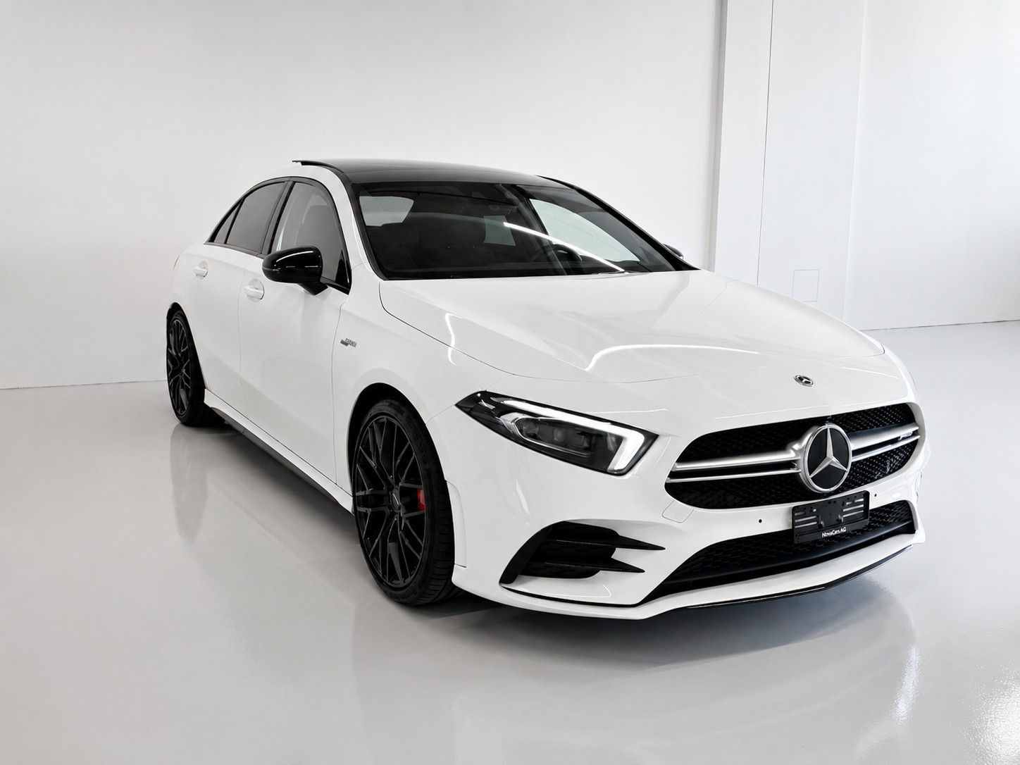 MERCEDES-BENZ A 35 AMG 4Matic Speedshift Limousine-showroom-element-3