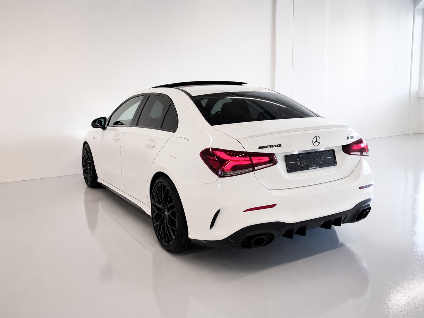 MERCEDES-BENZ A 35 AMG 4Matic Speedshift Limousine-image-11