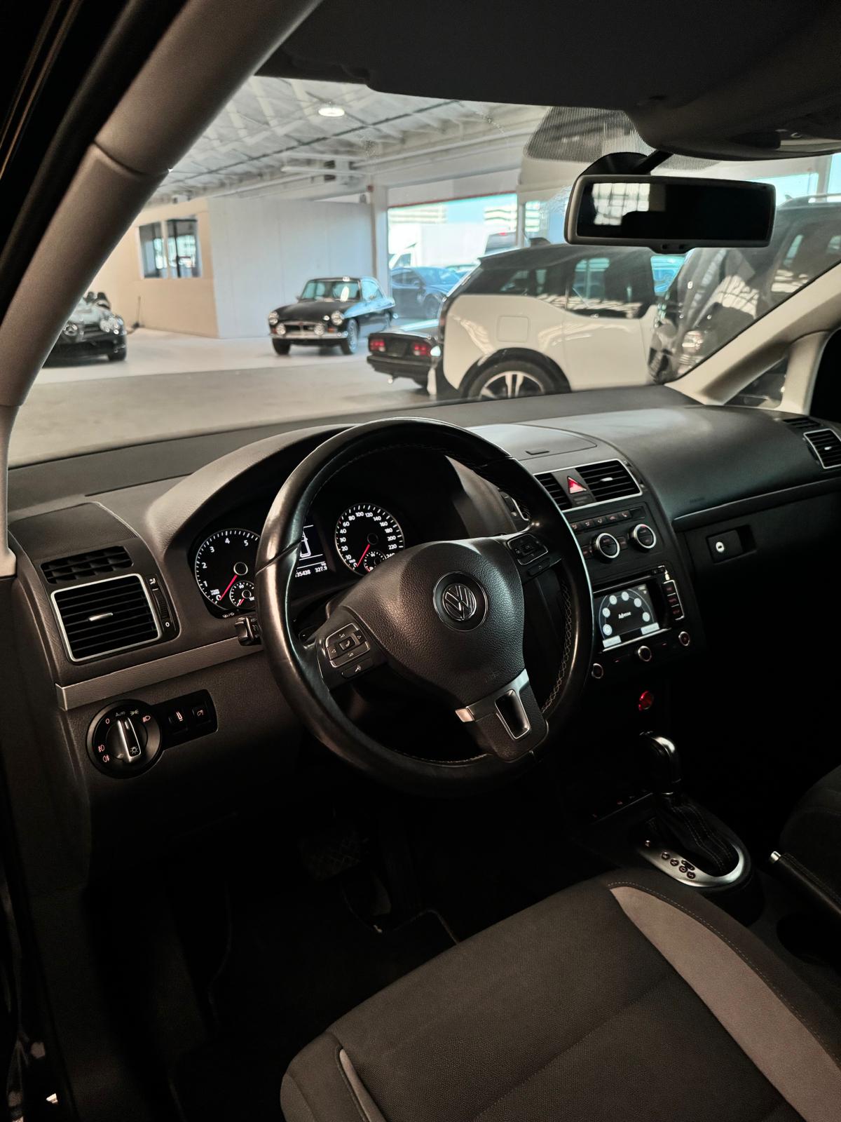 VW Touran 1.4 TSI Design DSG-image-16