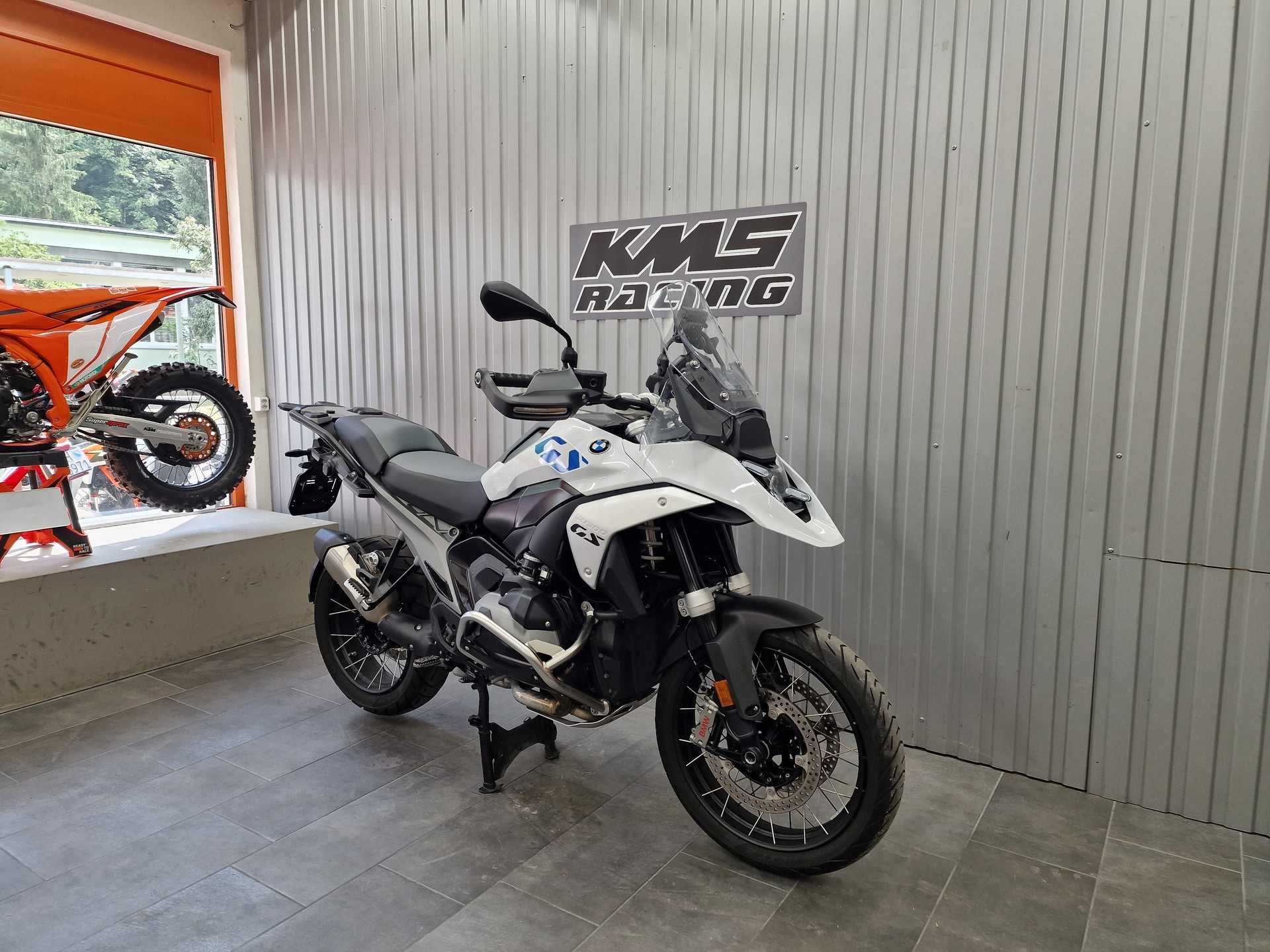 BMW R 1300 GS-image-1