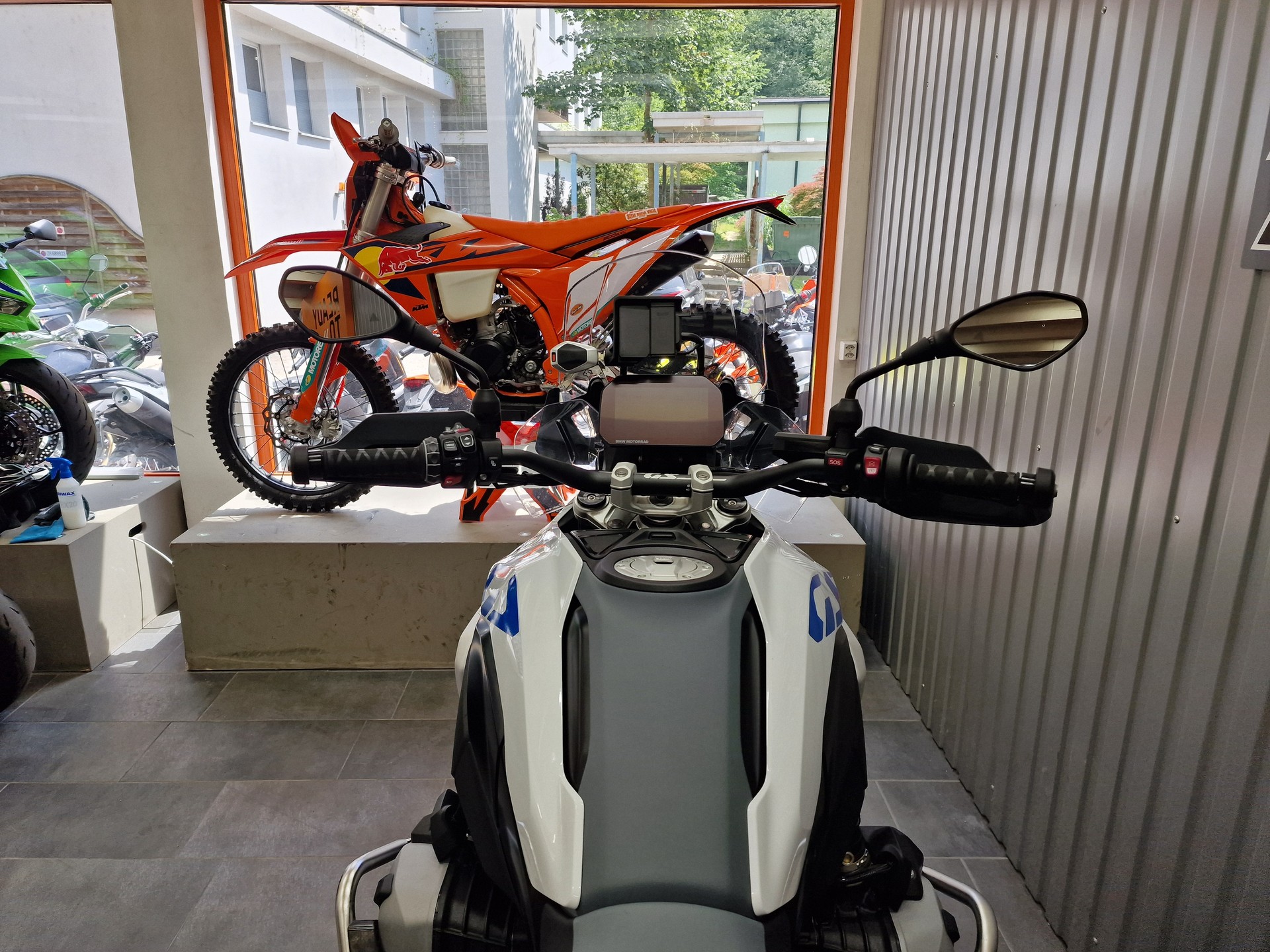 BMW R 1300 GS-image-7