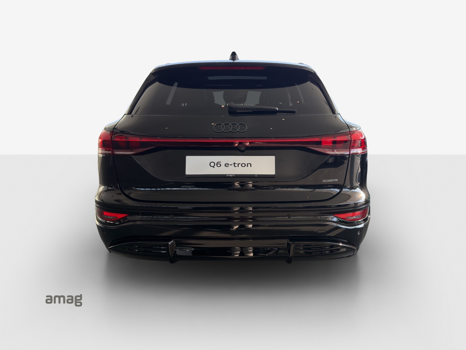 AUDI Q6 e-tron quattro-showroom-element-3