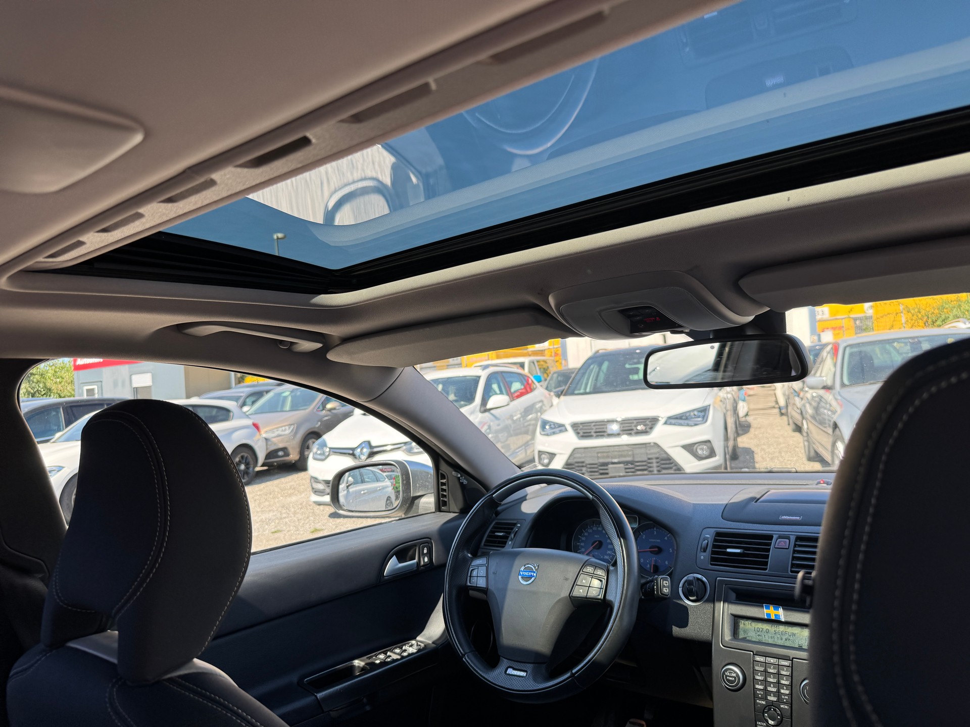 VOLVO V50 D5 Summum R-Design-image-13