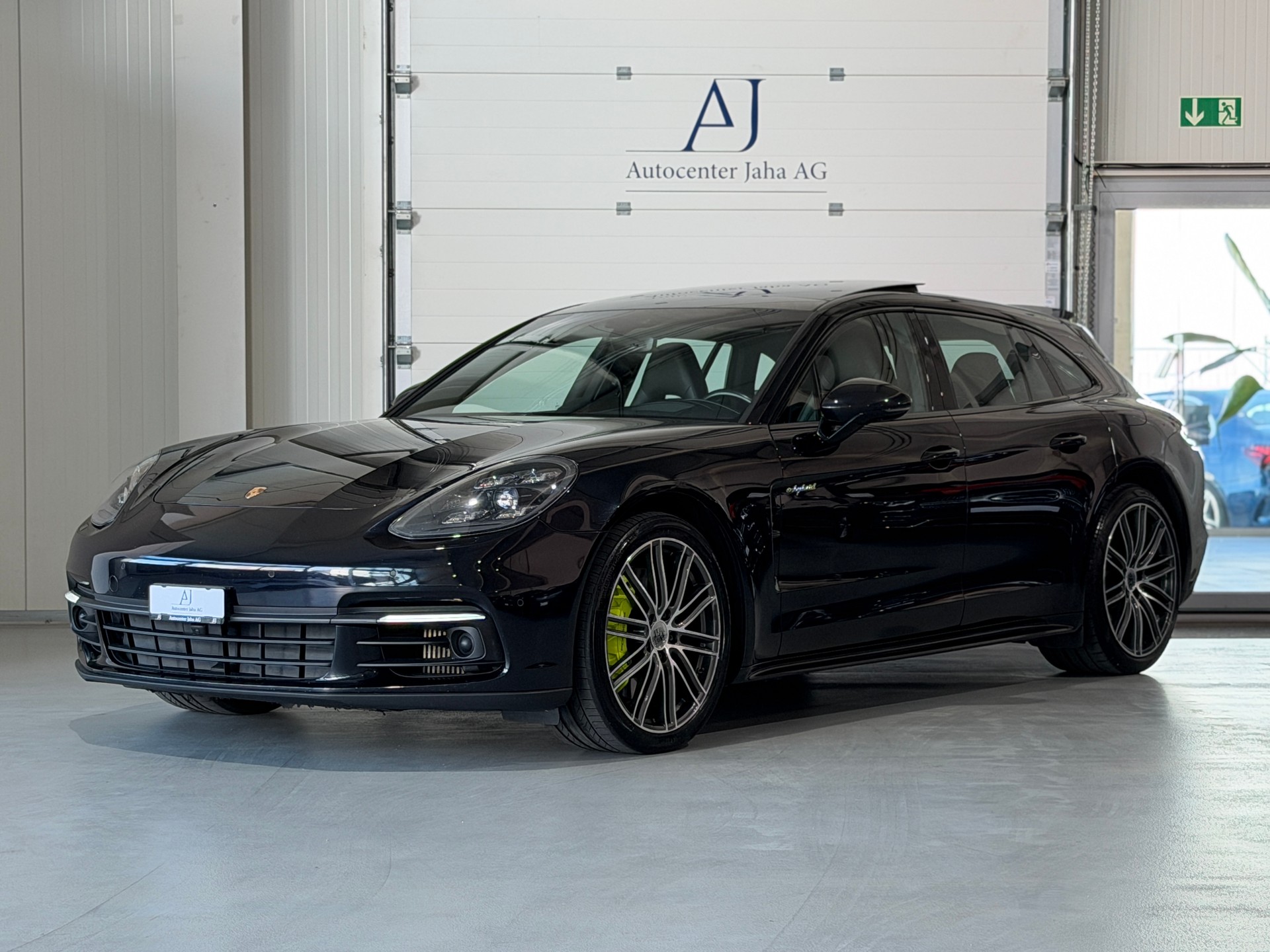 PORSCHE Panamera 4 E-Hybrid Sport Turismo PDK (CH)-showroom-element-2