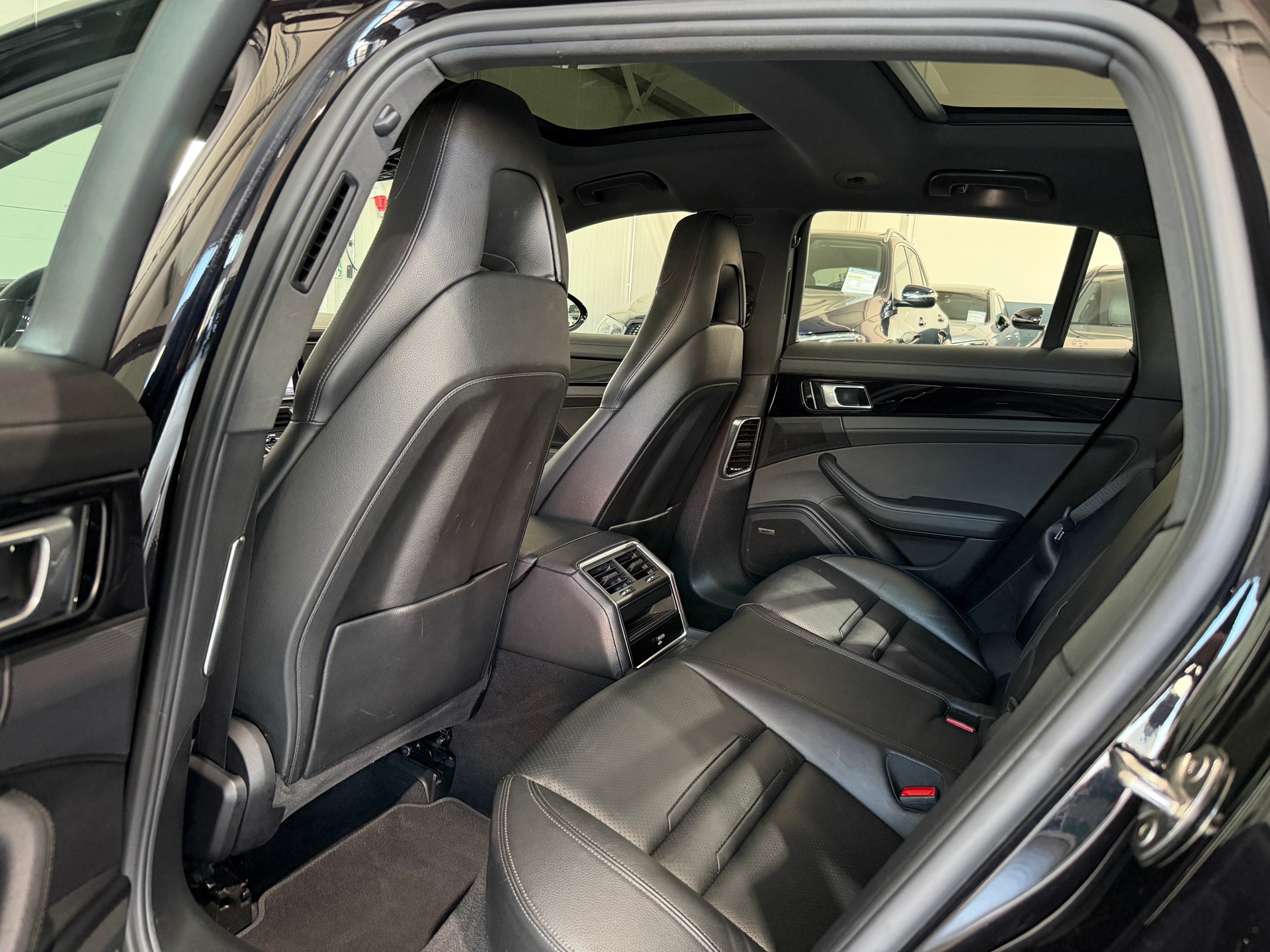 PORSCHE Panamera 4 E-Hybrid Sport Turismo PDK (CH)-image-15