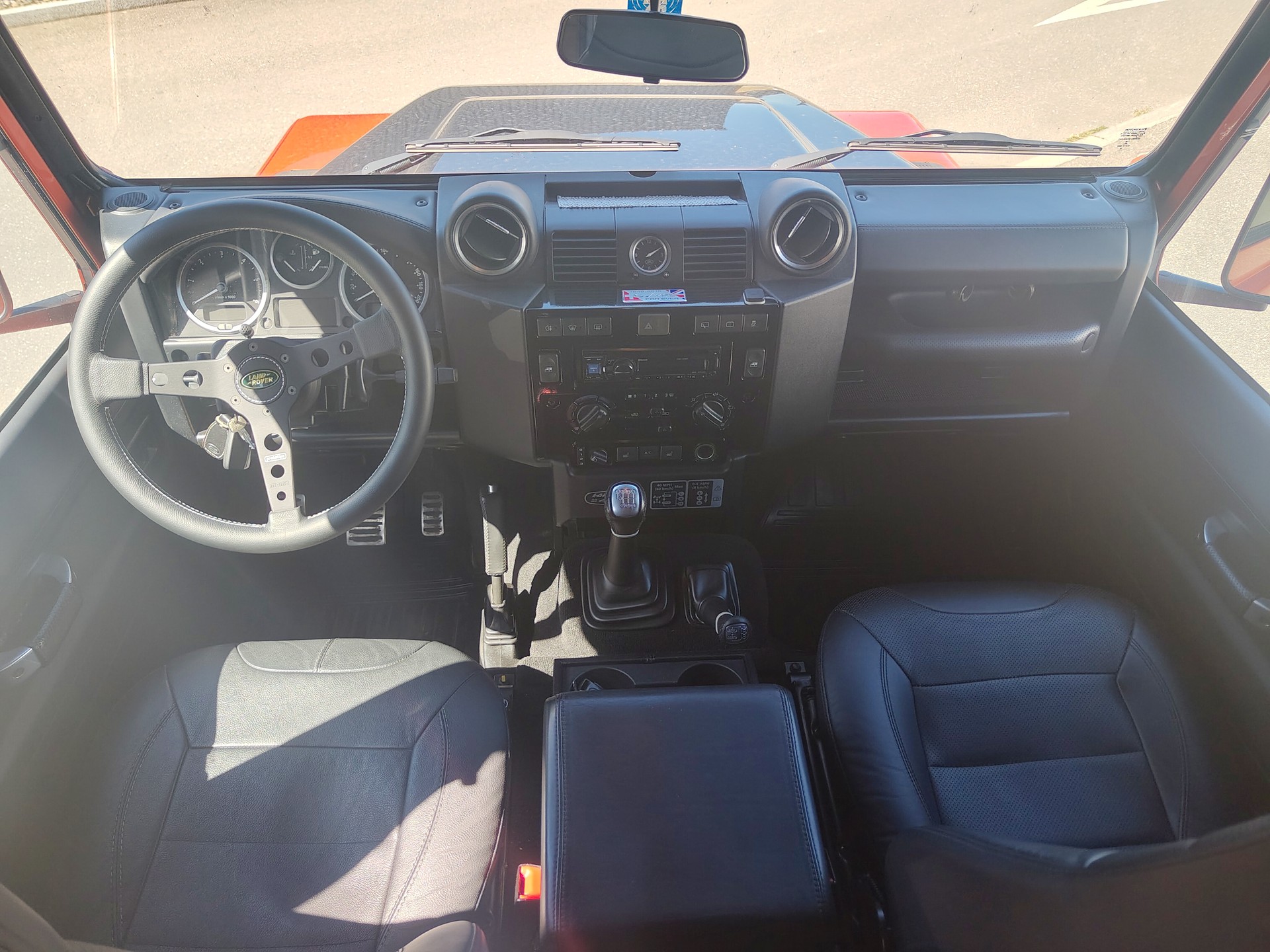 LAND ROVER Defender 110 2.2 TD4 Station Wagon Adventure-image-9