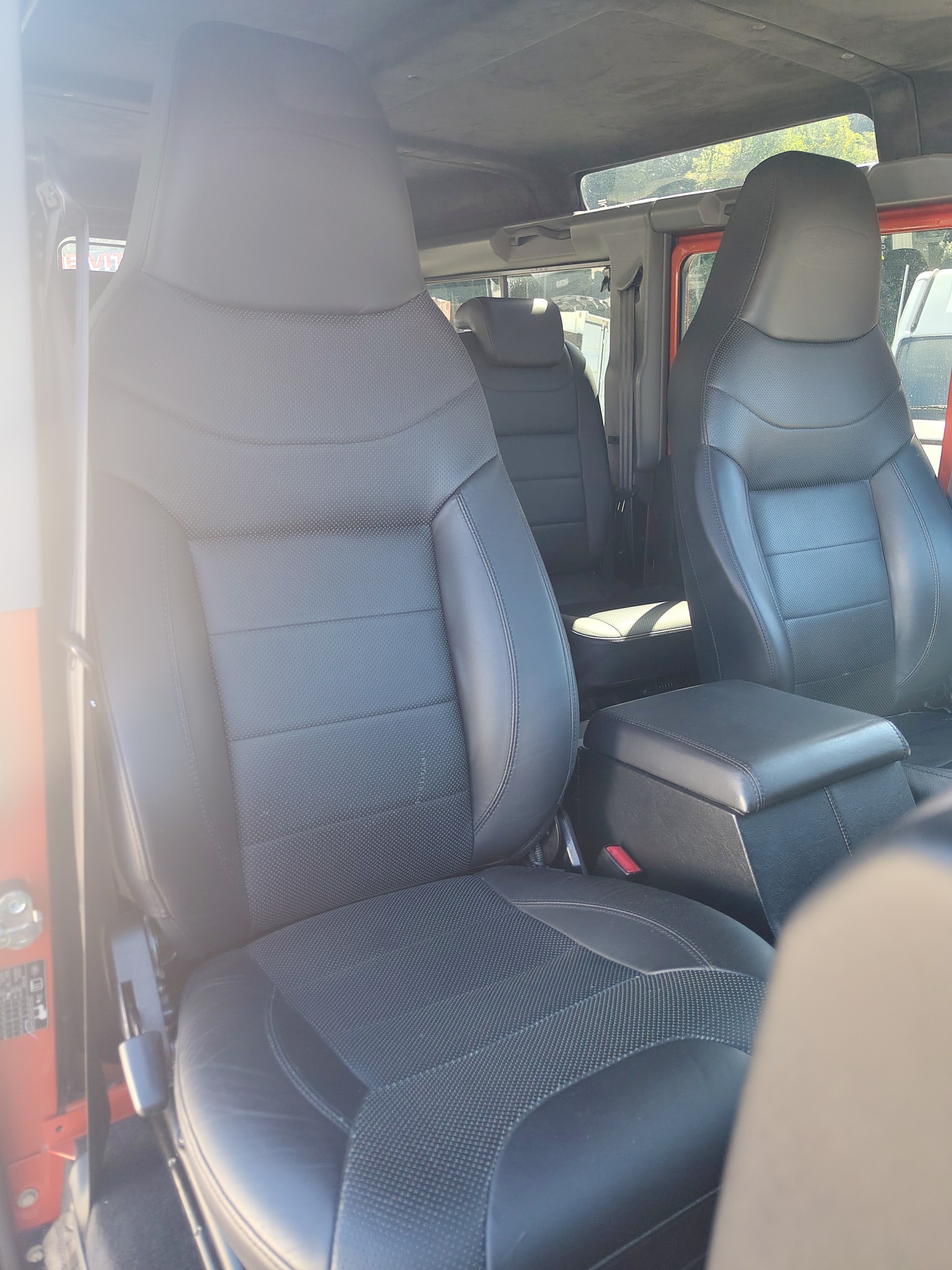 LAND ROVER Defender 110 2.2 TD4 Station Wagon Adventure-image-6