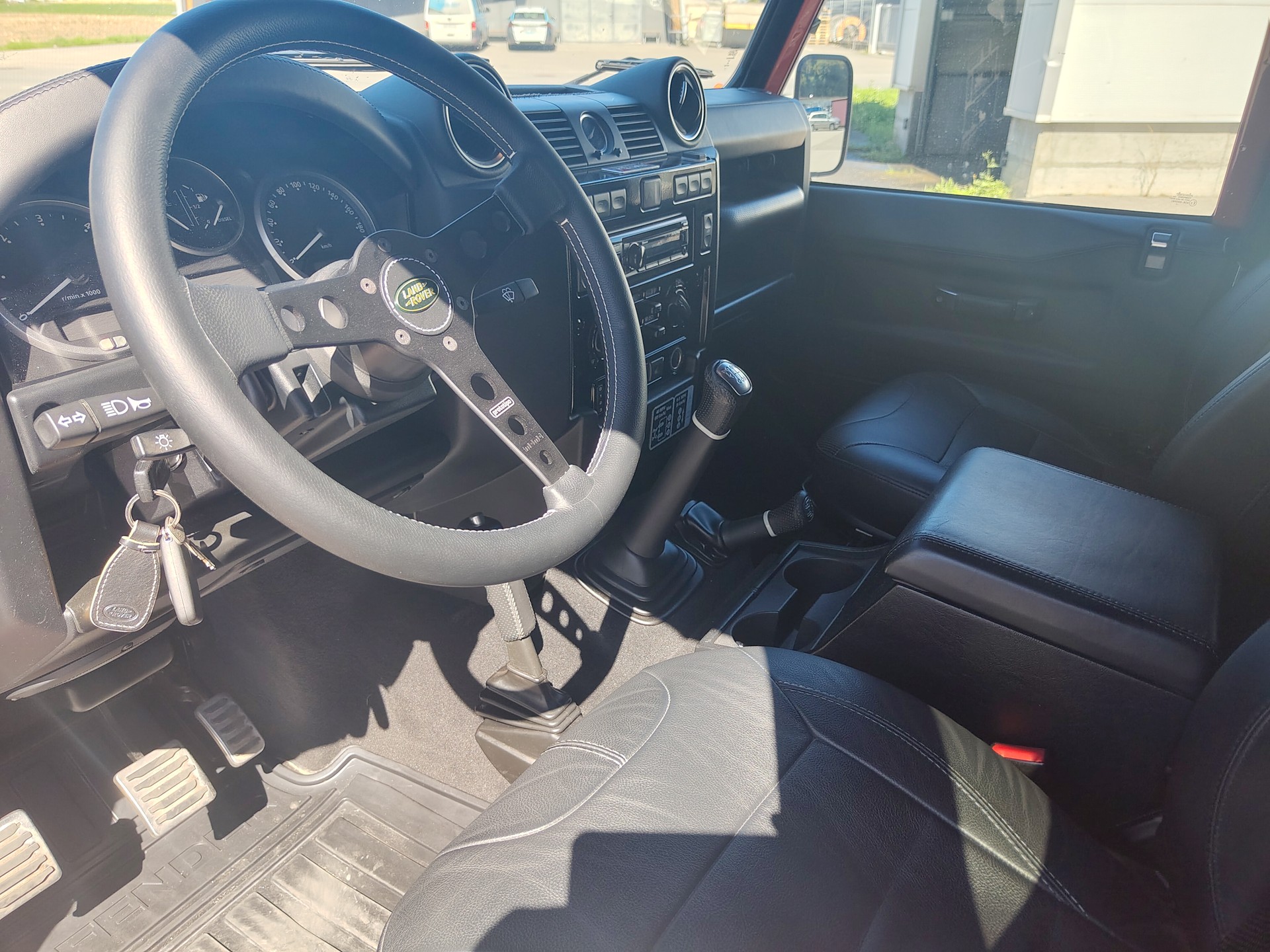 LAND ROVER Defender 110 2.2 TD4 Station Wagon Adventure-showroom-element-3