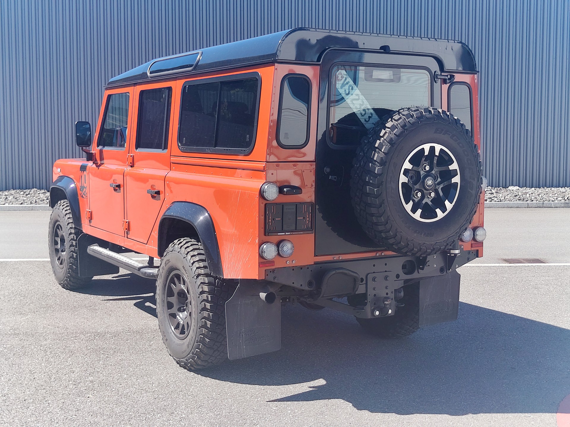 LAND ROVER Defender 110 2.2 TD4 Station Wagon Adventure-showroom-element-1