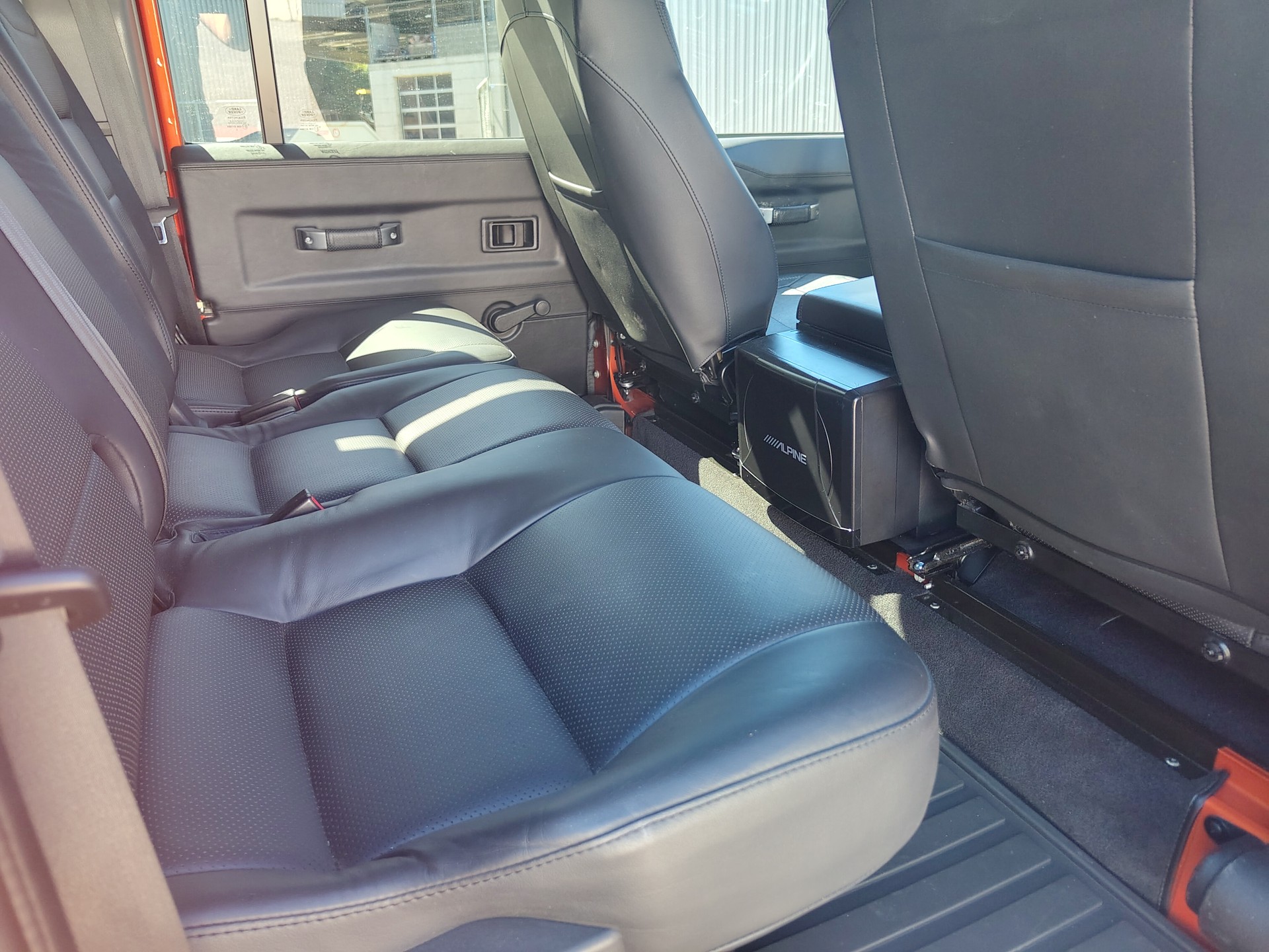 LAND ROVER Defender 110 2.2 TD4 Station Wagon Adventure-image-8