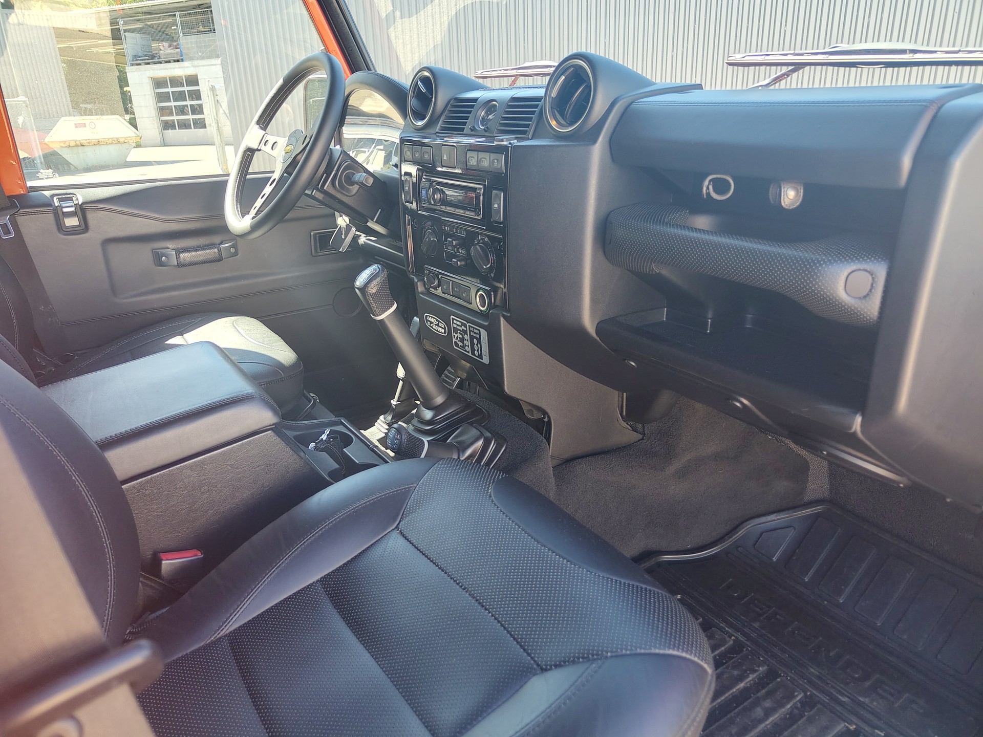LAND ROVER Defender 110 2.2 TD4 Station Wagon Adventure-image-5
