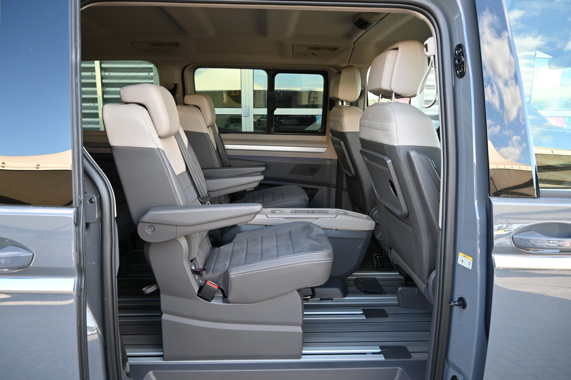VW Multivan 2.0 TDI Style DSG Lang 7-Plätzer + AHK 2000KG + Standheizung-image-16