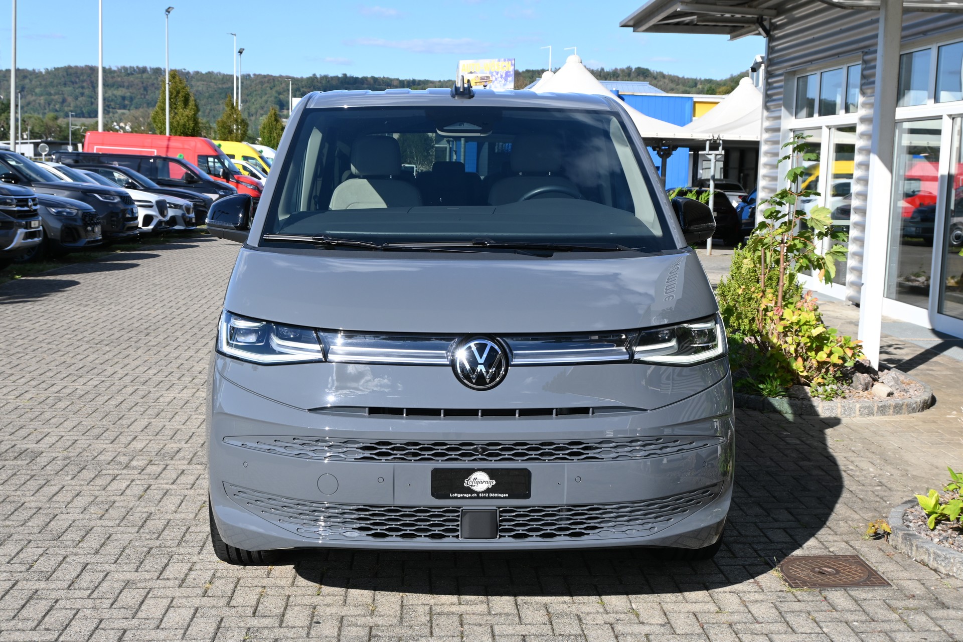 VW Multivan 2.0 TDI Style DSG Lang 7-Plätzer + AHK 2000KG + Standheizung-showroom-element-2