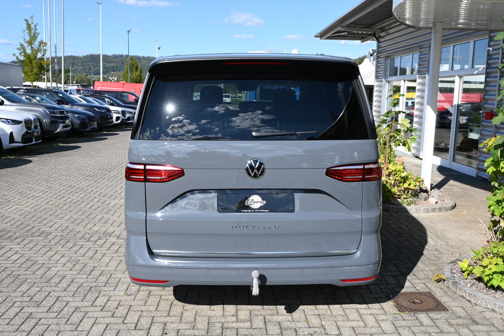 VW Multivan 2.0 TDI Style DSG Lang 7-Plätzer + AHK 2000KG + Standheizung-showroom-element-3