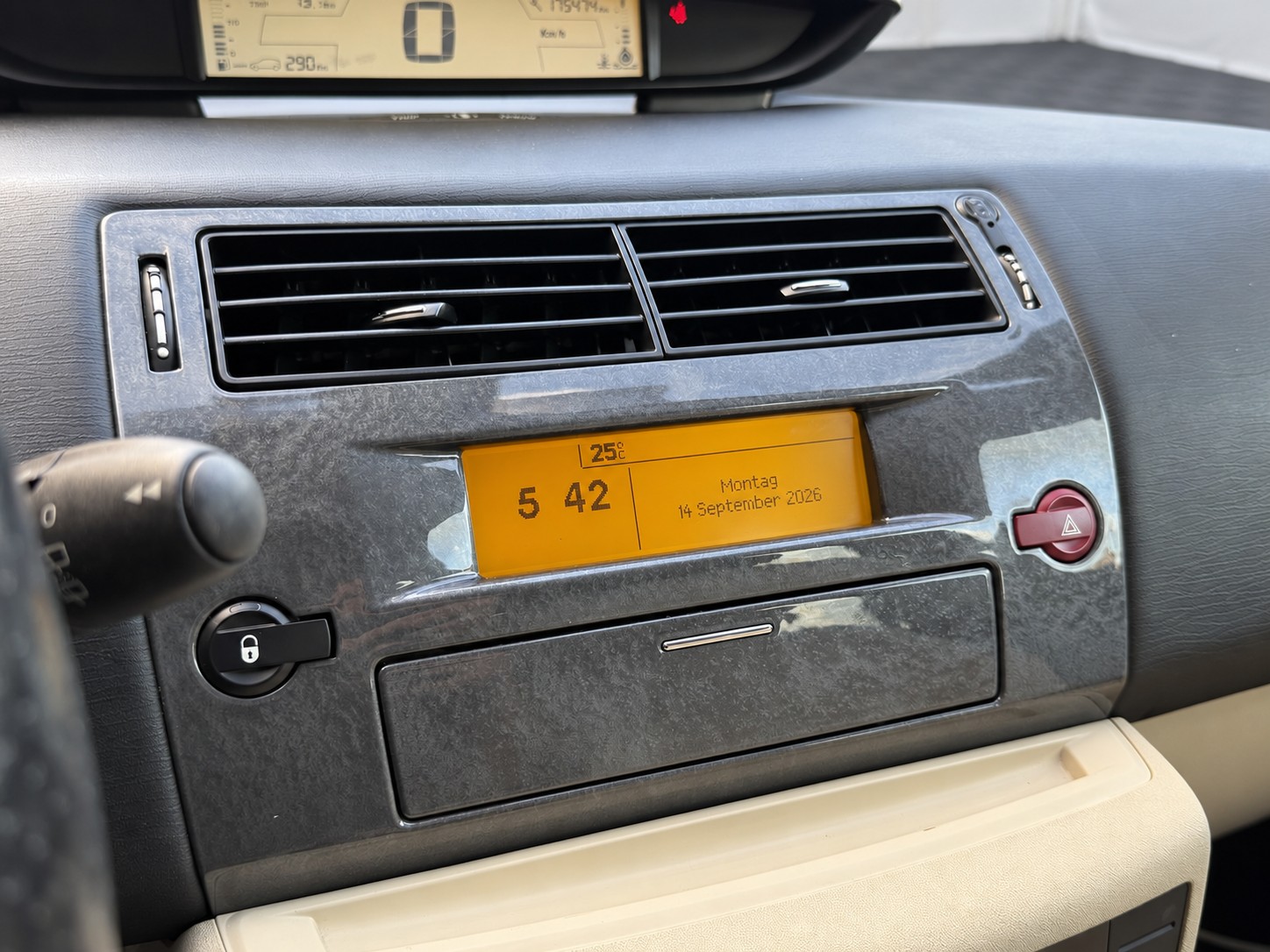 CITROEN C4 2.0i 16V Exclusive-image-15