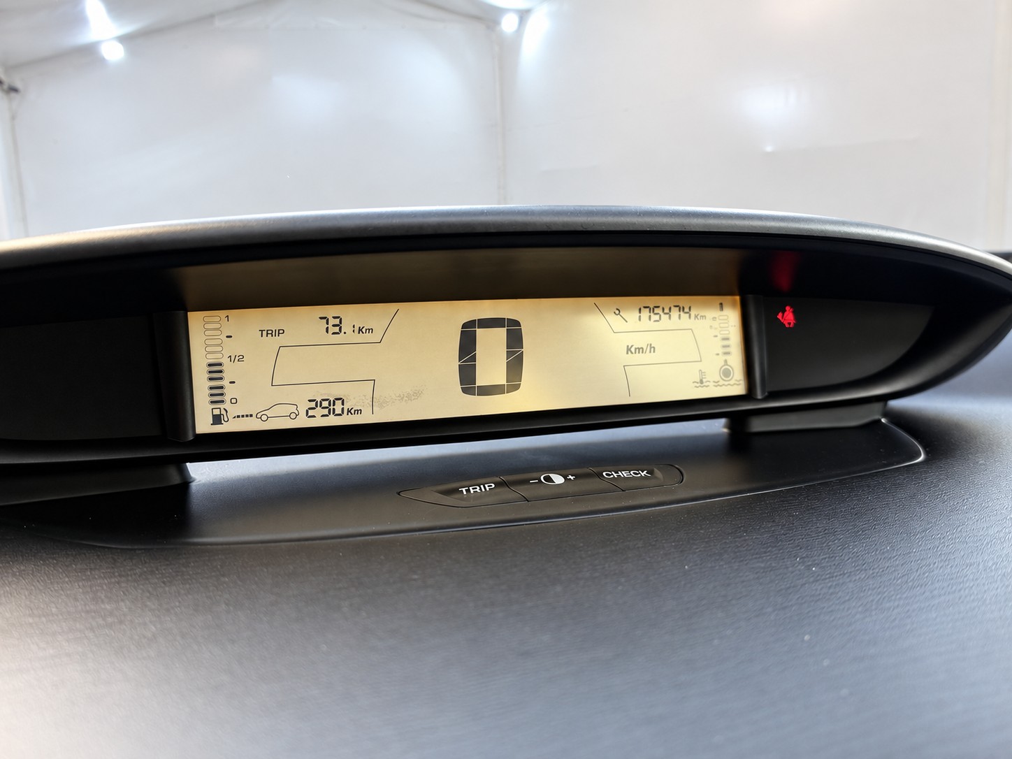 CITROEN C4 2.0i 16V Exclusive-image-14