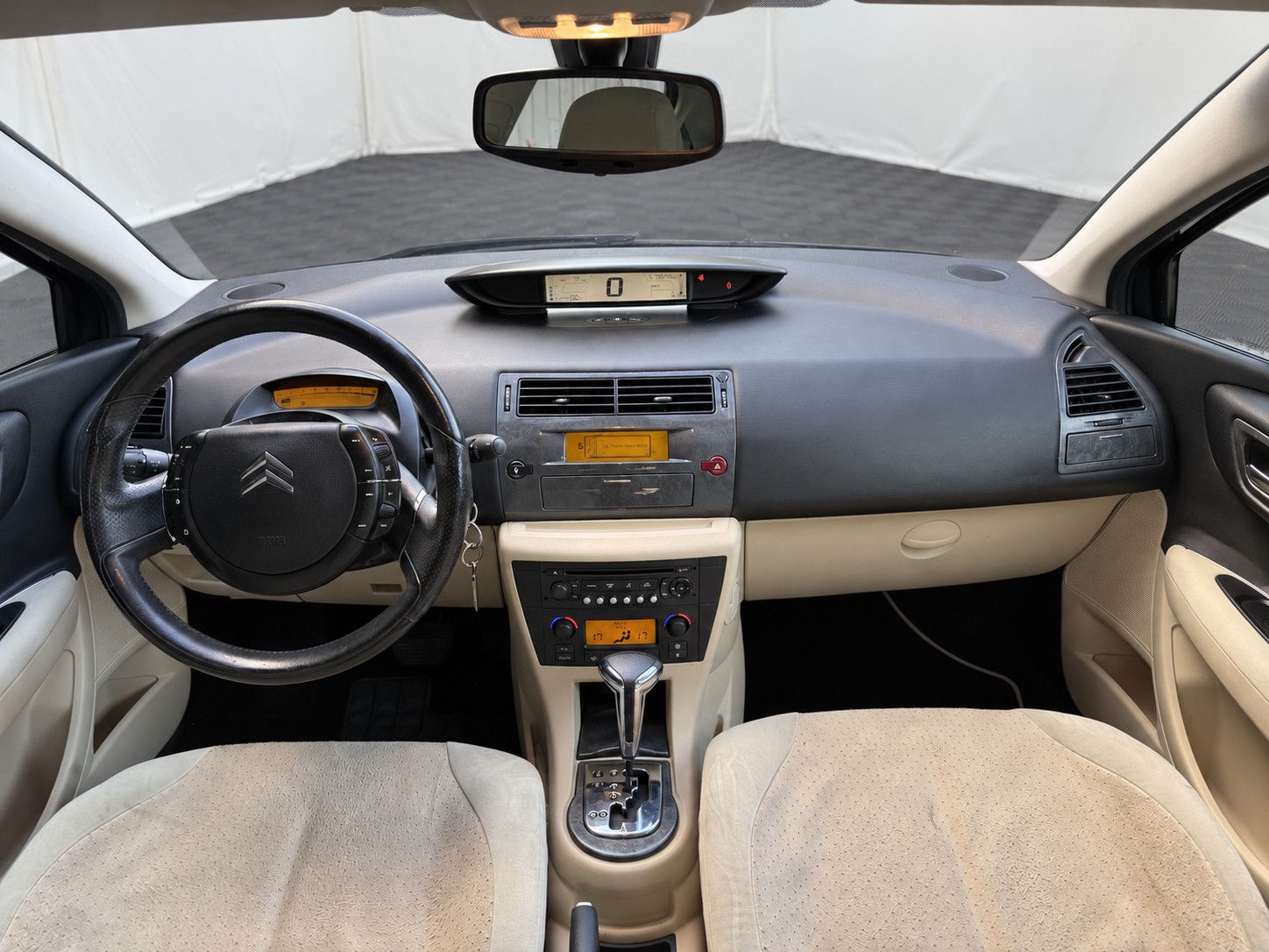 CITROEN C4 2.0i 16V Exclusive-image-12
