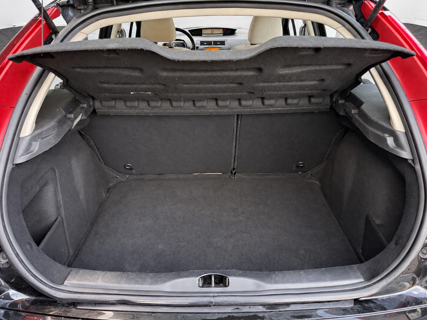 CITROEN C4 2.0i 16V Exclusive-image-8