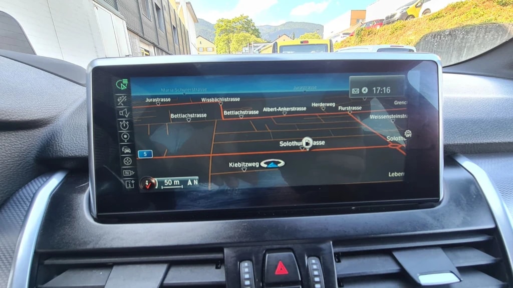 BMW 220d xDrive Active Tourer M Sport Steptronic ** Navi Plus ** RF-Kamera ** PR-Glassdach ** 18"Aluräder ** Frisch ab MFK **-image-12