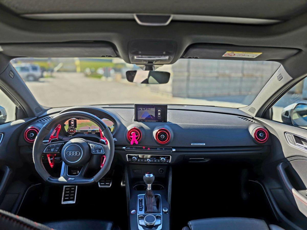 AUDI RS3-showroom-element-1