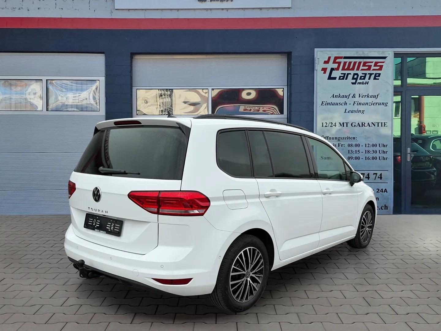 VW Touran 2.0 TDI BlueMotion Technology Comfortline DSG mit AHK & 7 Plätze + Panoramadach-image-7