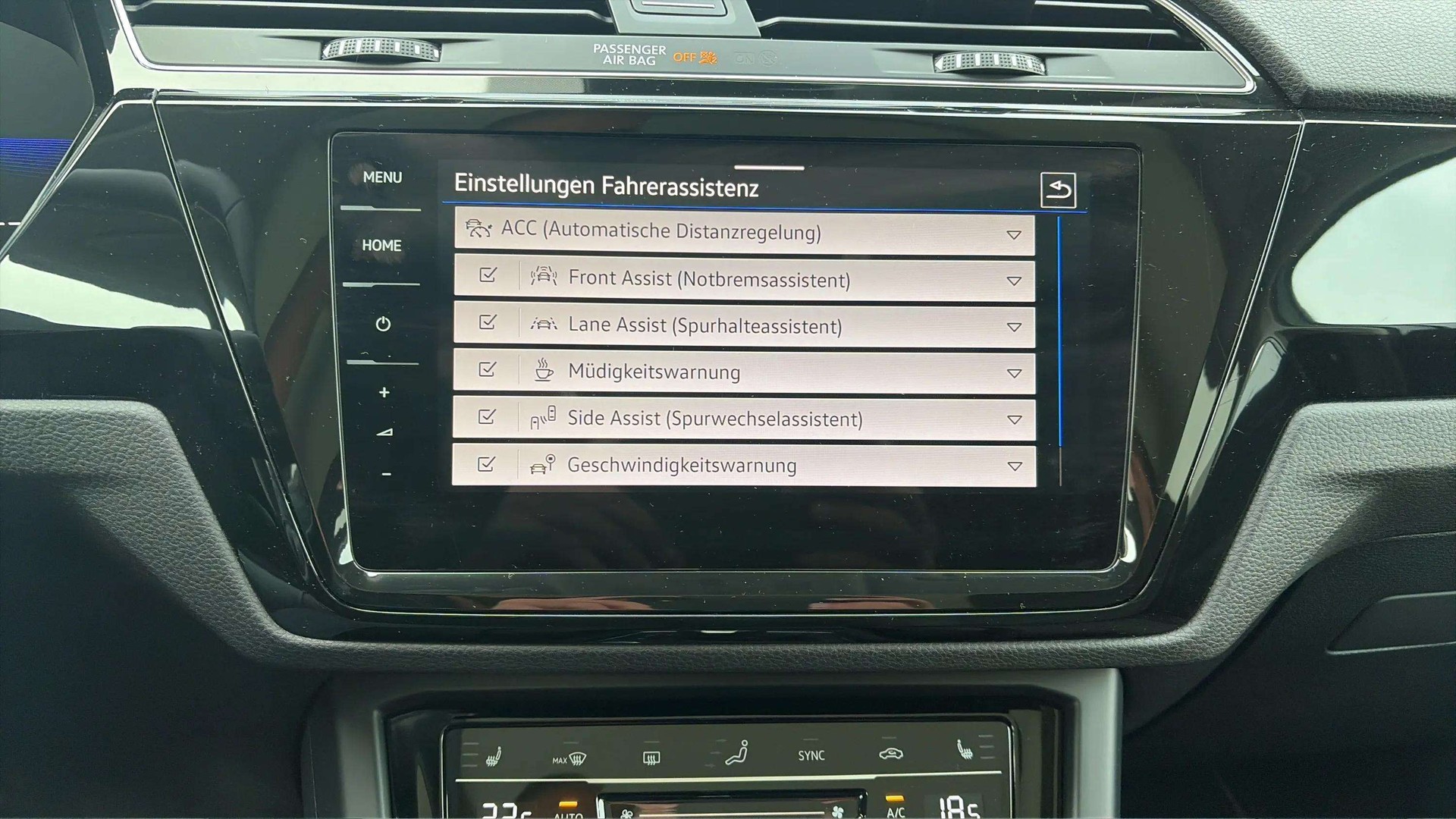 VW Touran 2.0 TDI BlueMotion Technology Comfortline DSG mit AHK & 7 Plätze + Panoramadach-image-20