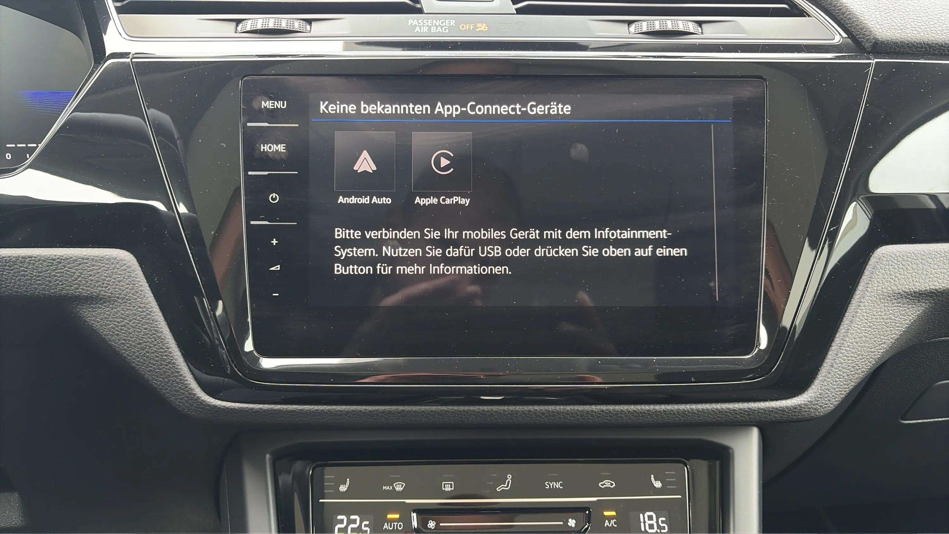 VW Touran 2.0 TDI BlueMotion Technology Comfortline DSG mit AHK & 7 Plätze + Panoramadach-image-24