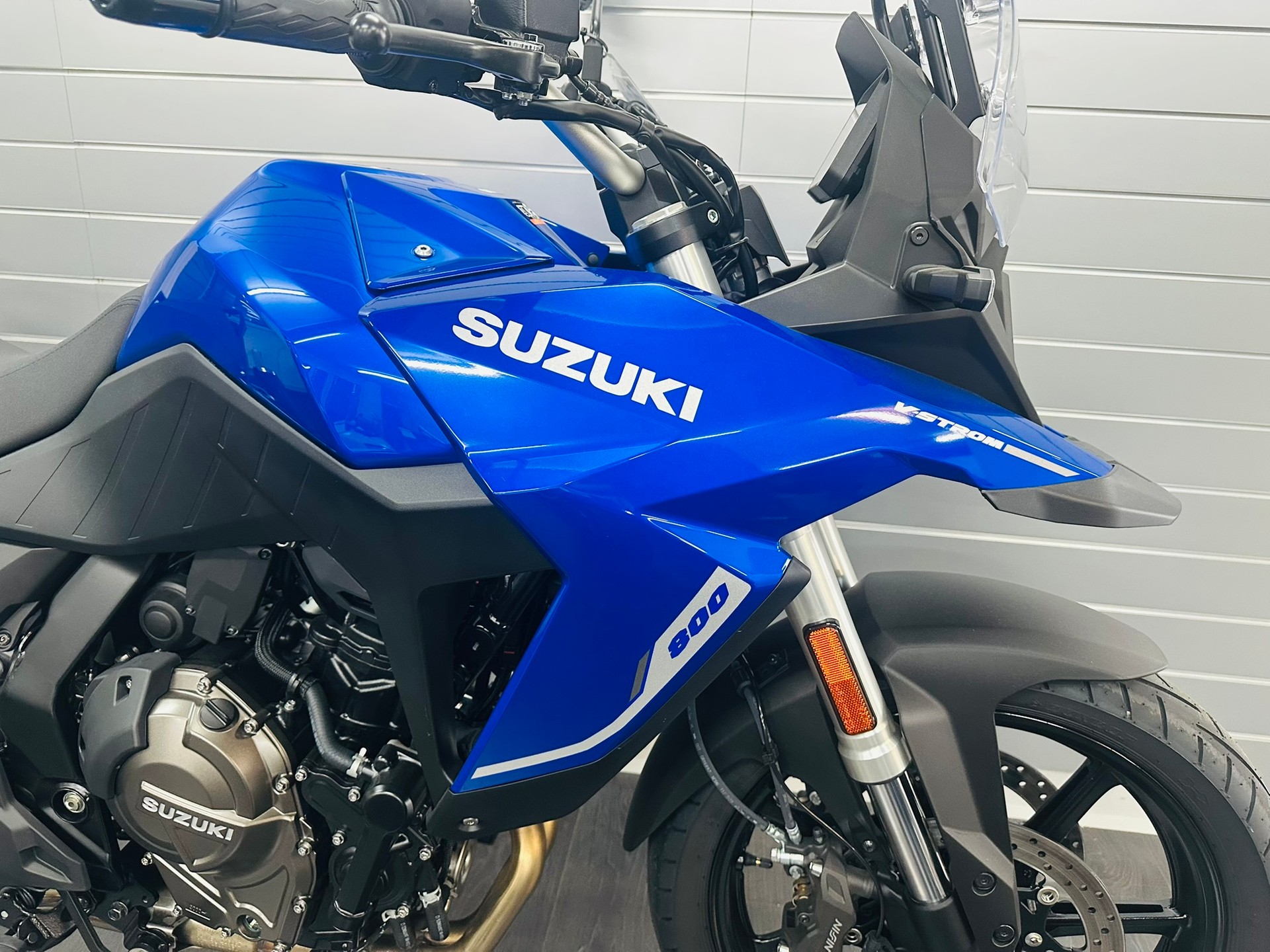 SUZUKI DL 800 U V-Strom-image-3